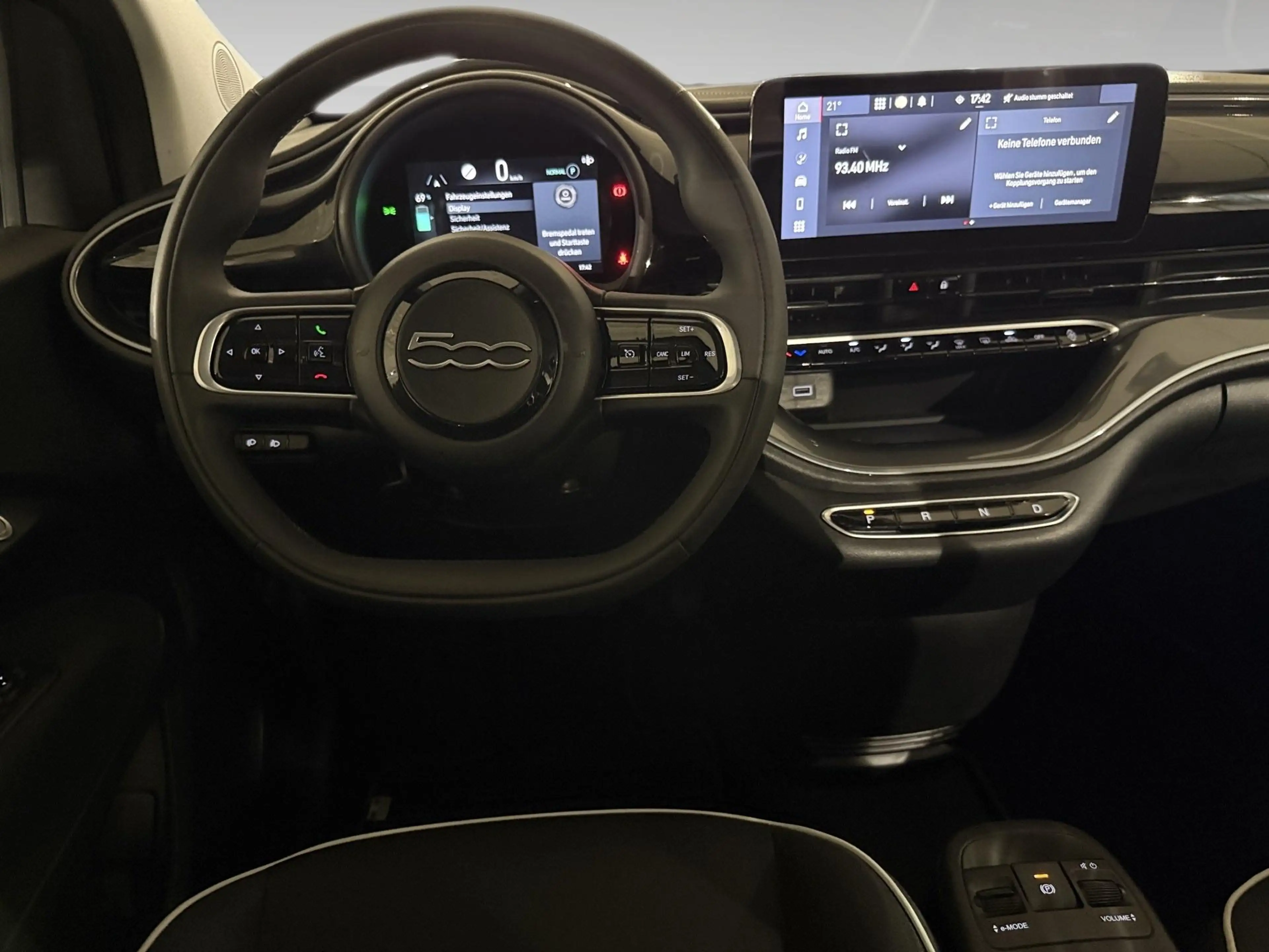 Fiat 500e 500e 24 kWh LIMO — photo 6