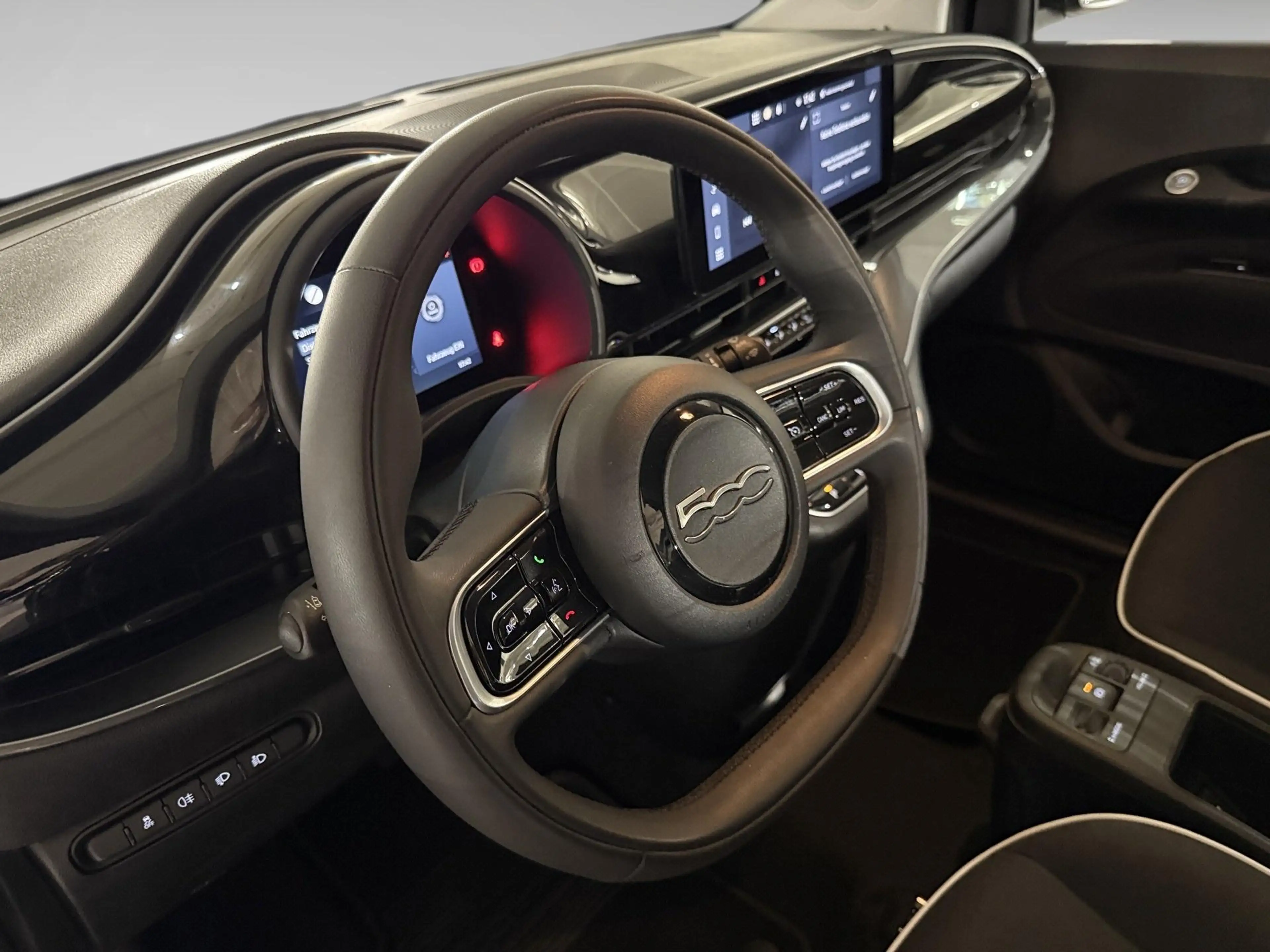 Fiat 500e 500e 24 kWh LIMO — photo 8
