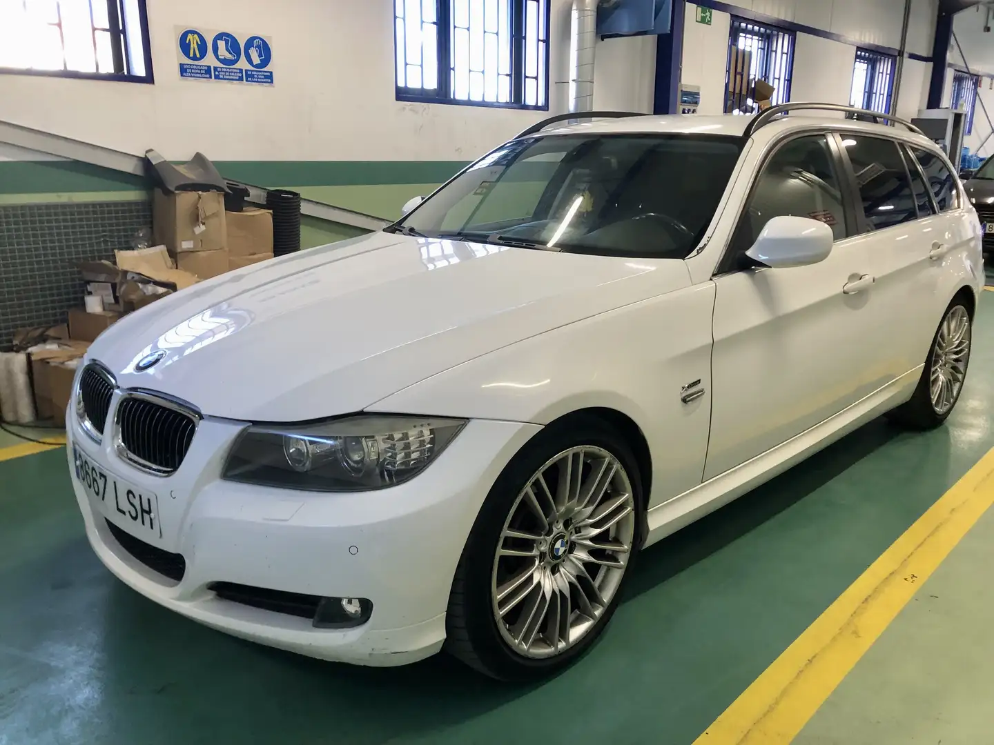 BMW 330 330dA xDrive Touring - 2