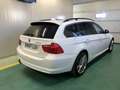 BMW 330 330dA xDrive Touring - thumbnail 3