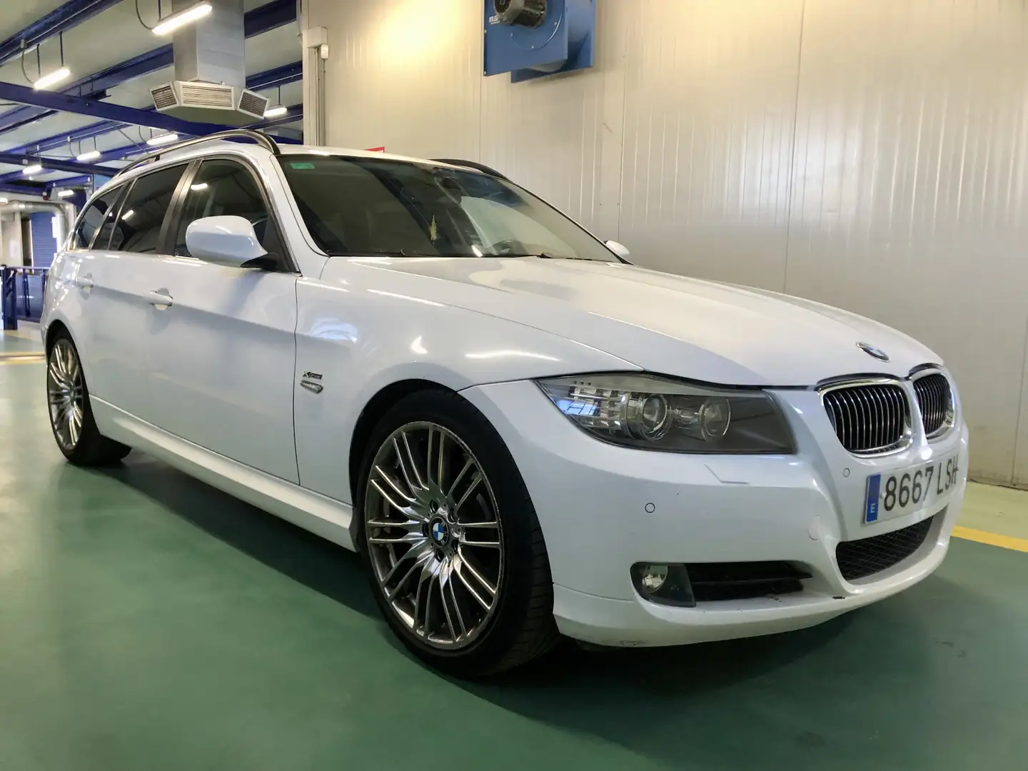 BMW 330 330dA xDrive Touring - 1