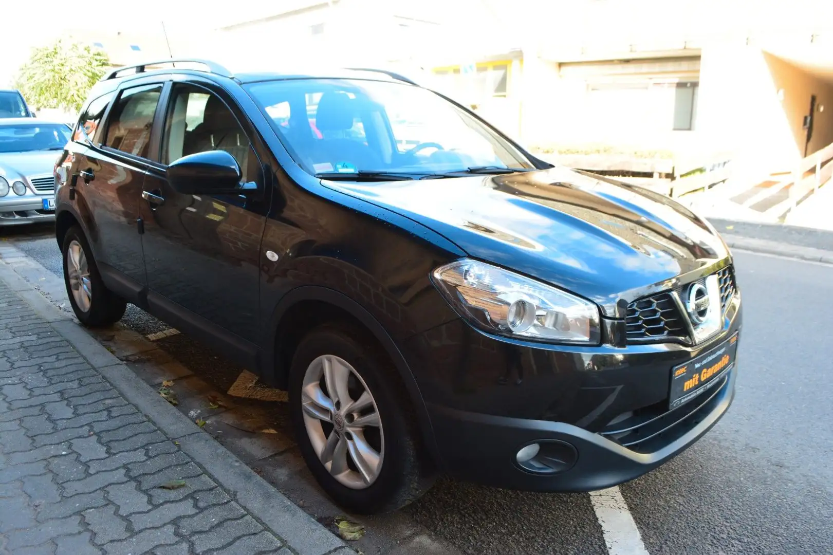 Nissan Qashqai +2 Acenta Connect 2.0 16V Schwarz - 1