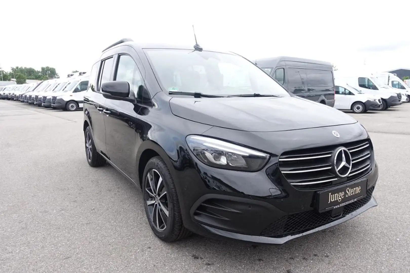 Mercedes-Benz T-Class T 180 d Progressive Edition MBUX10"+Kamera+AHK Schwarz - 2