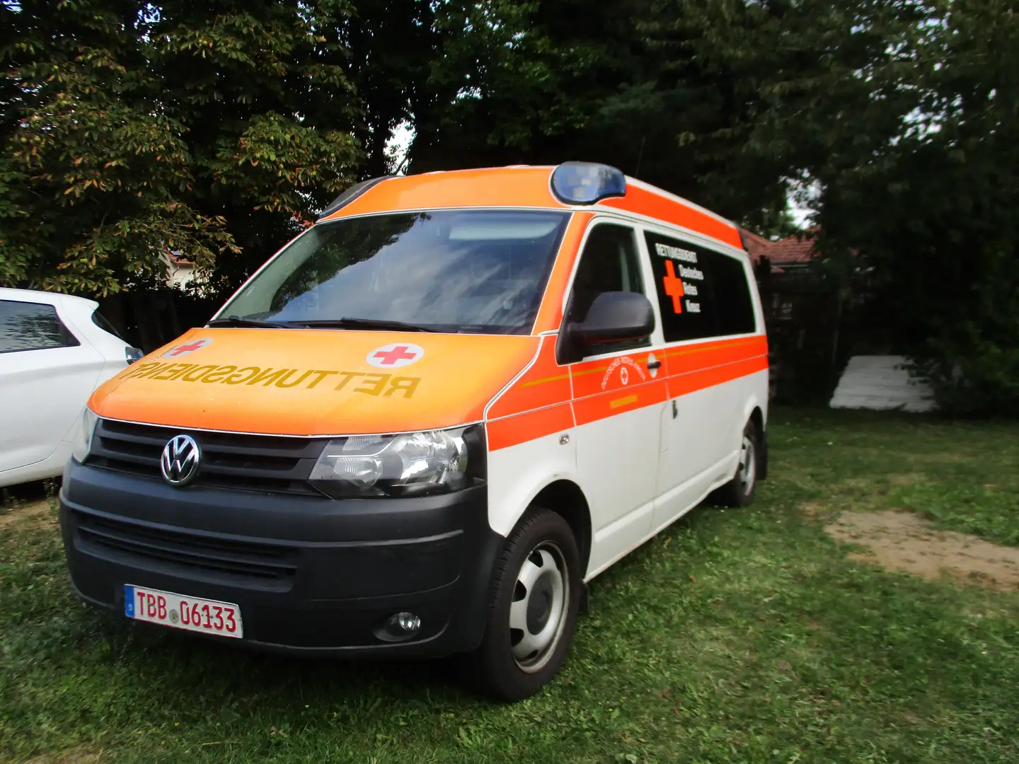 Volkswagen T5 Rettungswagen Weiß - 1