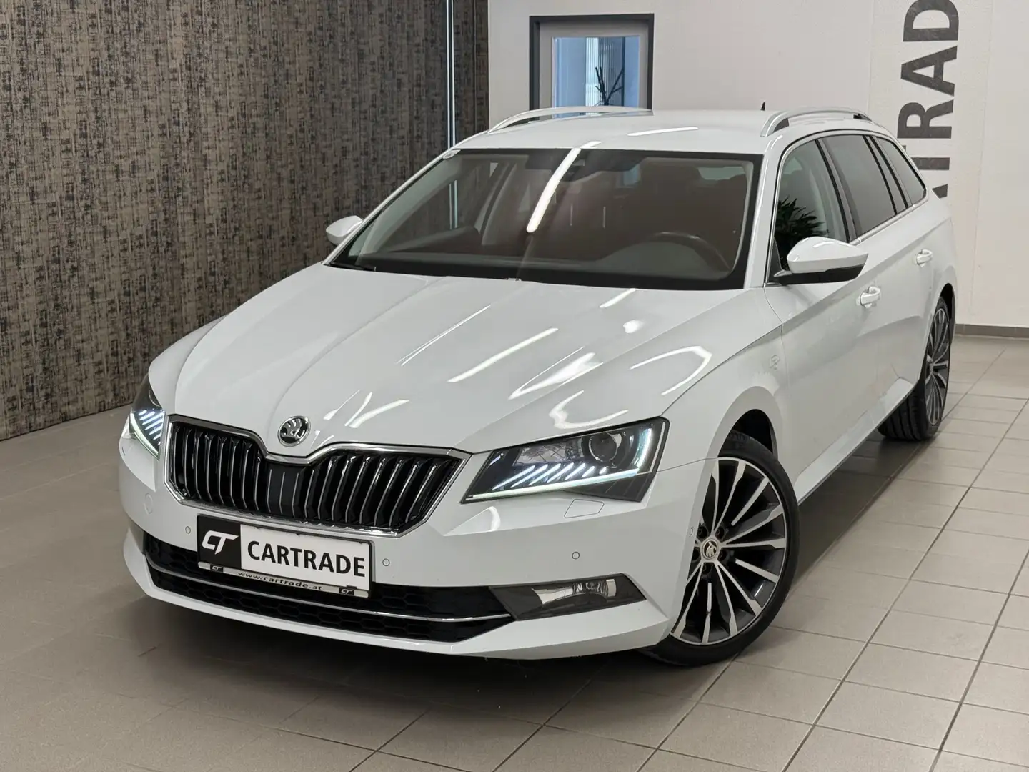 Skoda Superb 2.0 TDI L&K Green tec Weiß - 2