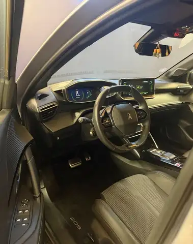Peugeot 208 view 7
