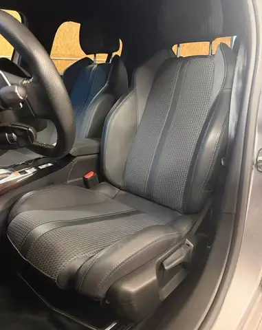 Peugeot 208 view 8