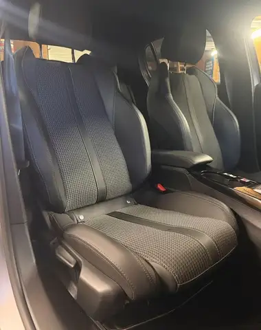 Peugeot 208 view 12