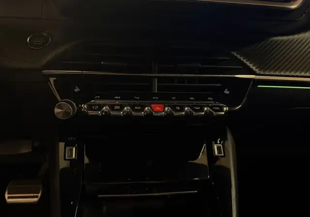 Peugeot 208 view 15