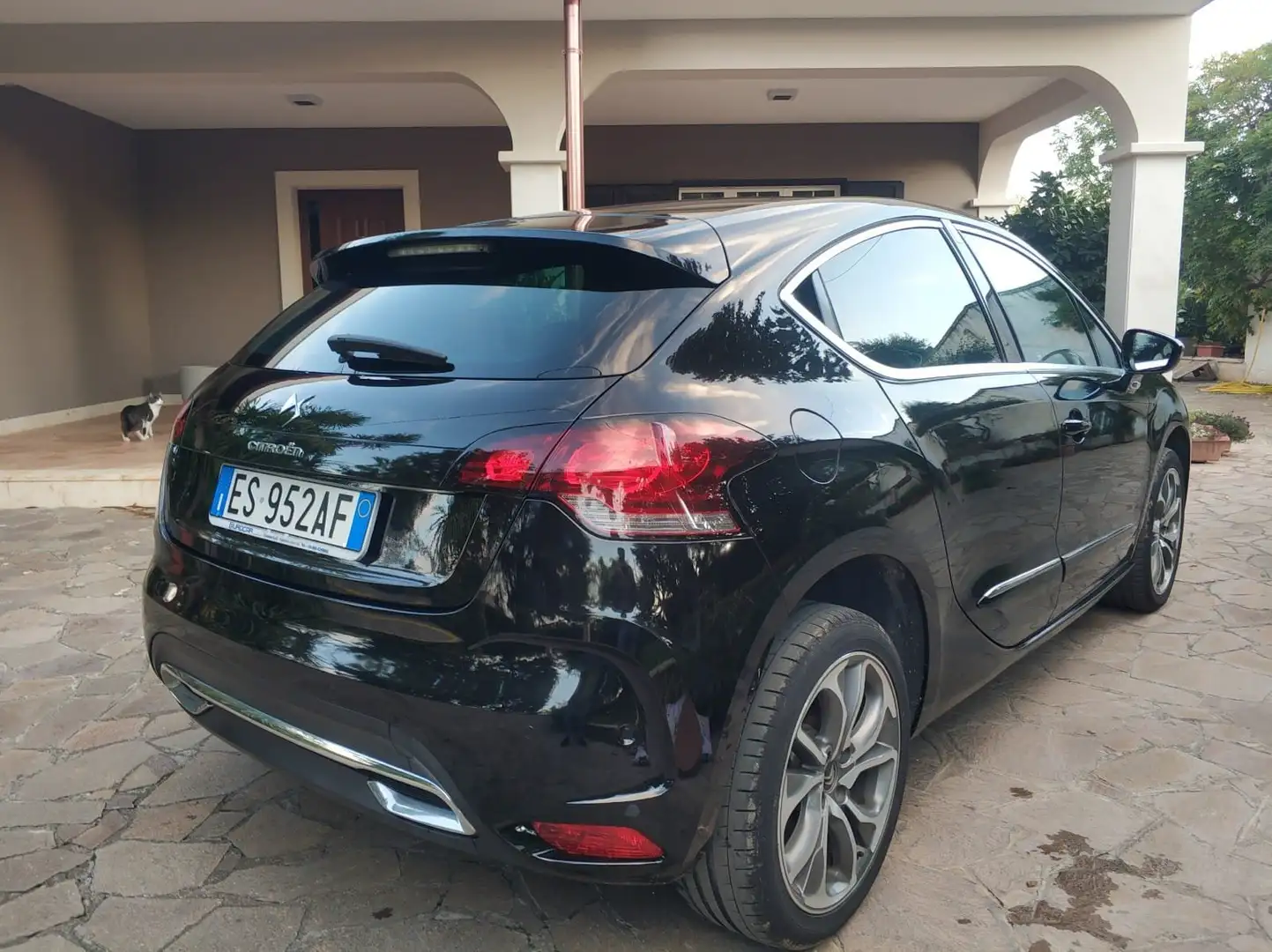 Citroen DS4 DS4 2.0 hdi So Chic 135cv crna - 2