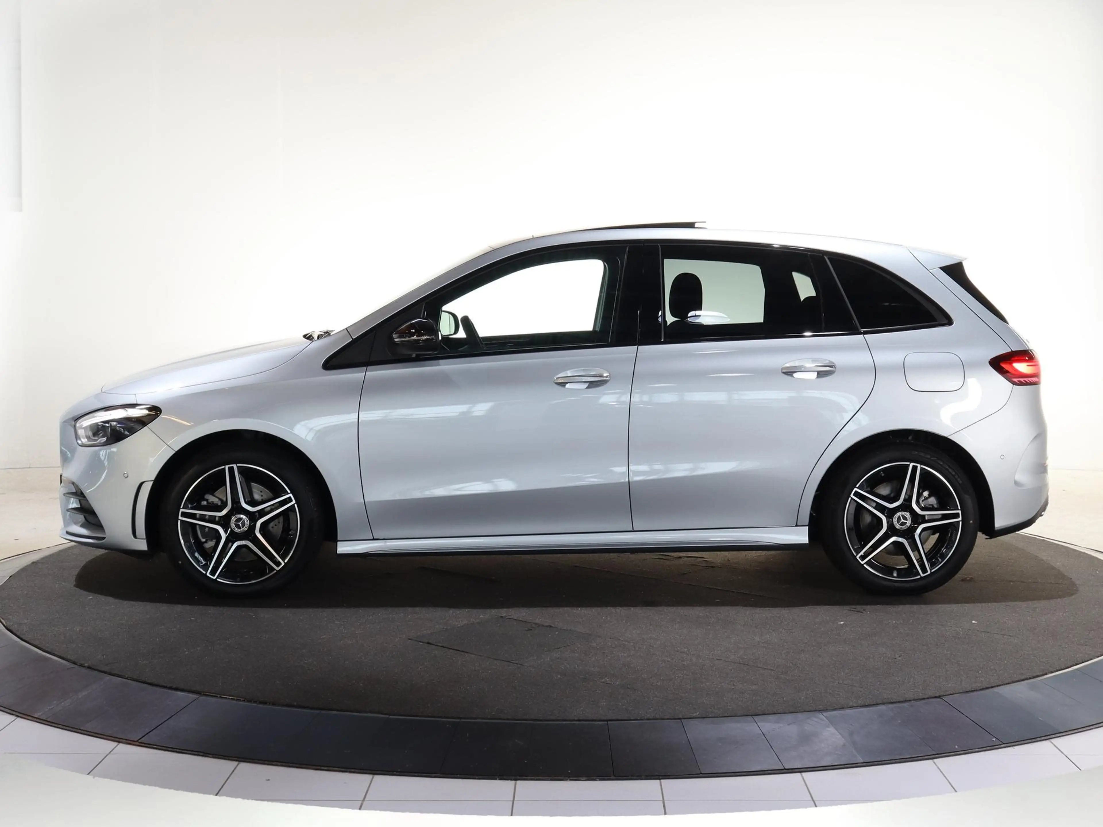 Mercedes-Benz B 250 250e Business Solution AMG | Panoramaschuifdak | N — photo 5