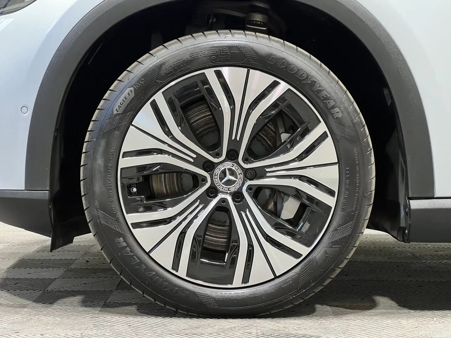 Mercedes-Benz EQE SUV EQE 300 Electric Art Advanced Plus Panorama+AHK Silber - 2
