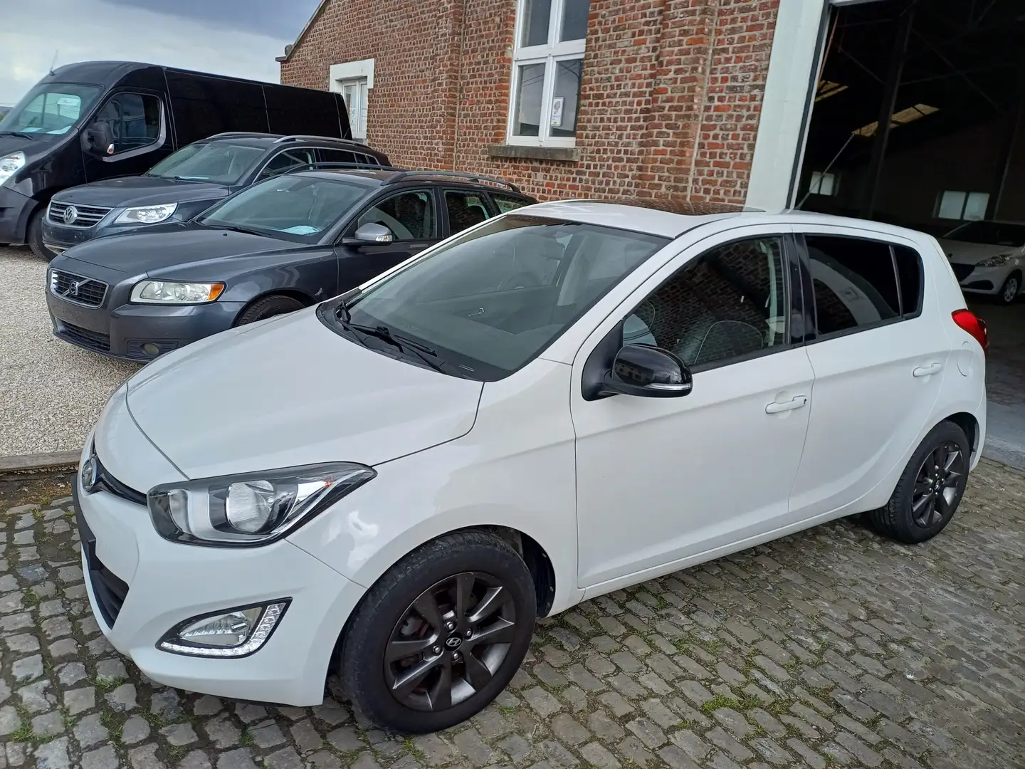 Hyundai i20 1.1 CRDi Business Edition Wit - 1