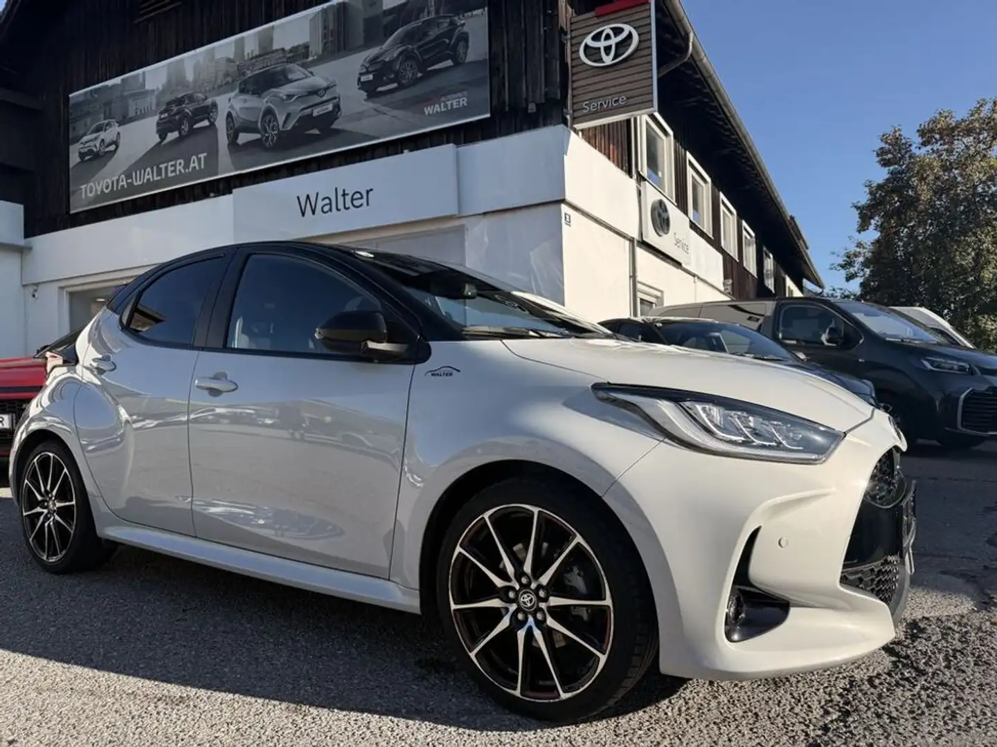 Toyota Yaris Hybrid 1,5l  GR Sport Weiß - 1