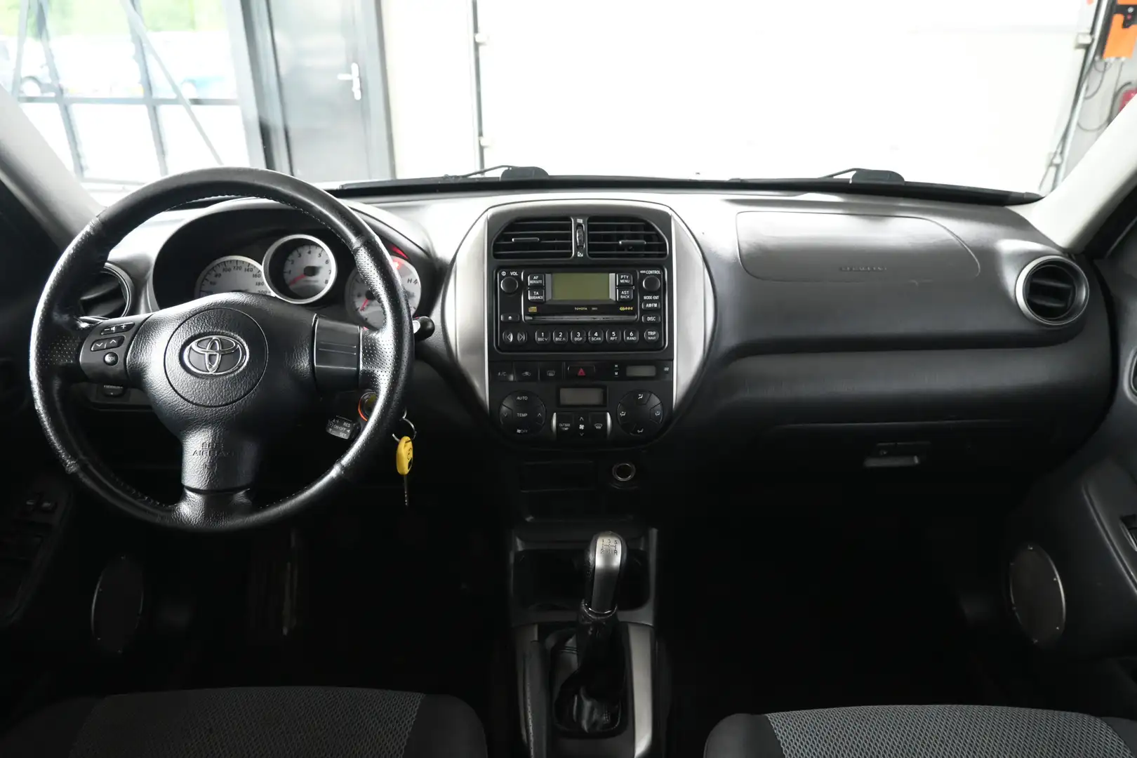 Toyota RAV 4 2.0-16V VVT-i Sol Clima Cruise Control 4X4 Trekhaa Grijs - 2