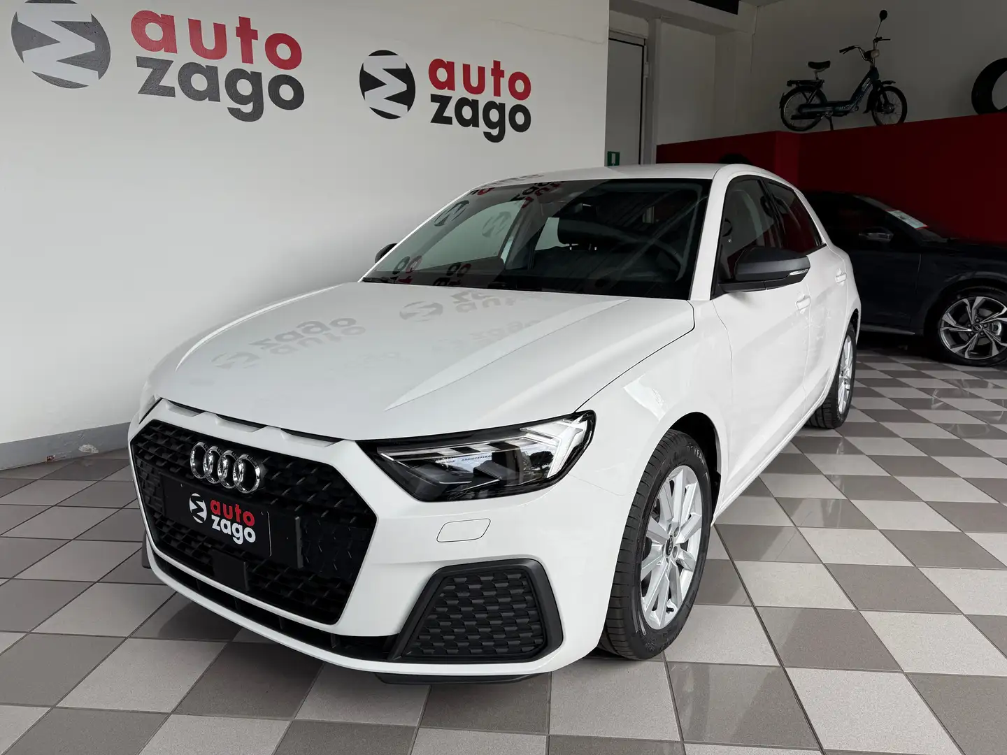 Audi A1 Sportback 30 1.0 TFSI Admired Advanced 110 CV Bianco - 1