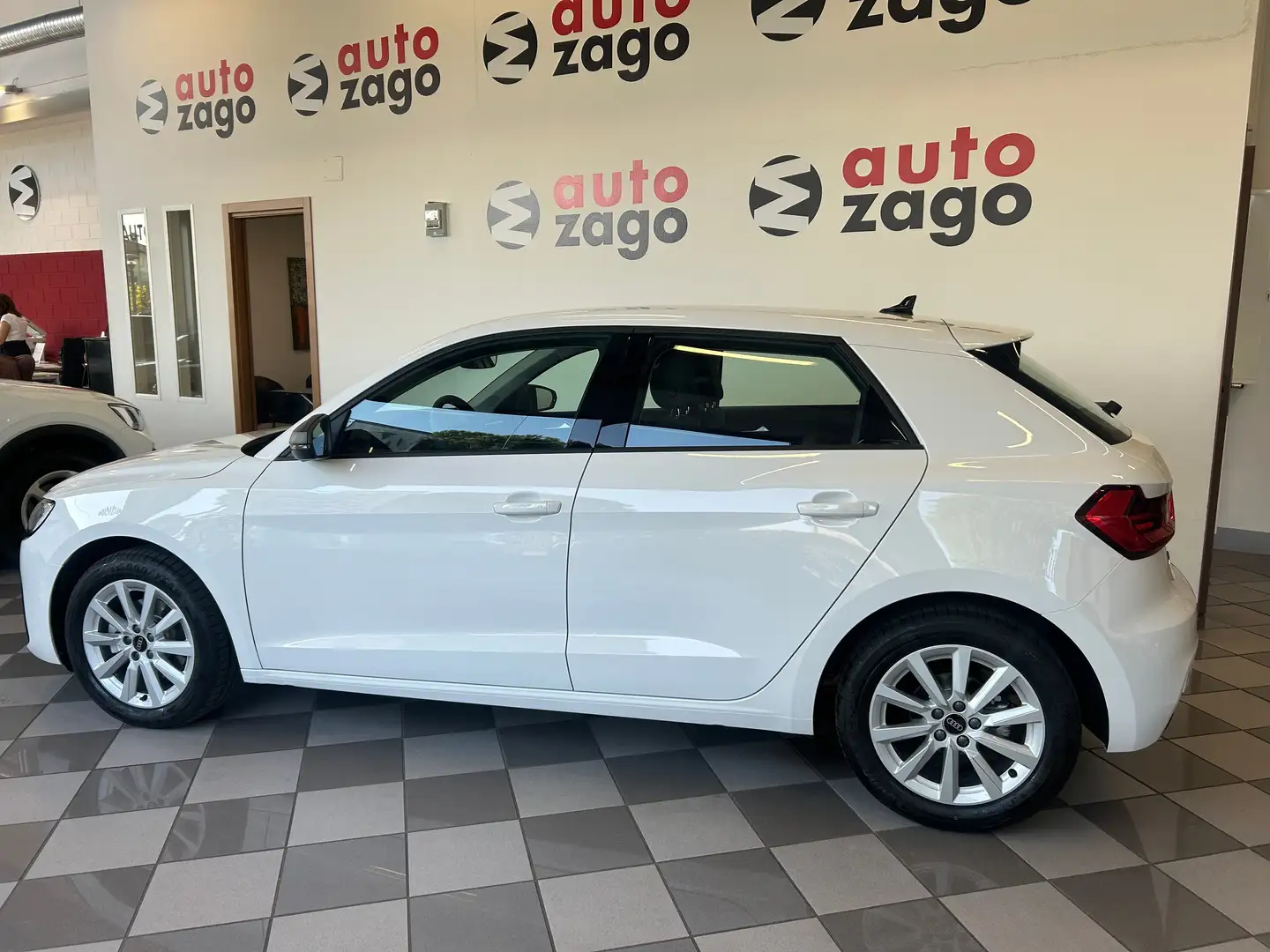 Audi A1 Sportback 30 1.0 TFSI Admired Advanced 110 CV Bianco - 2