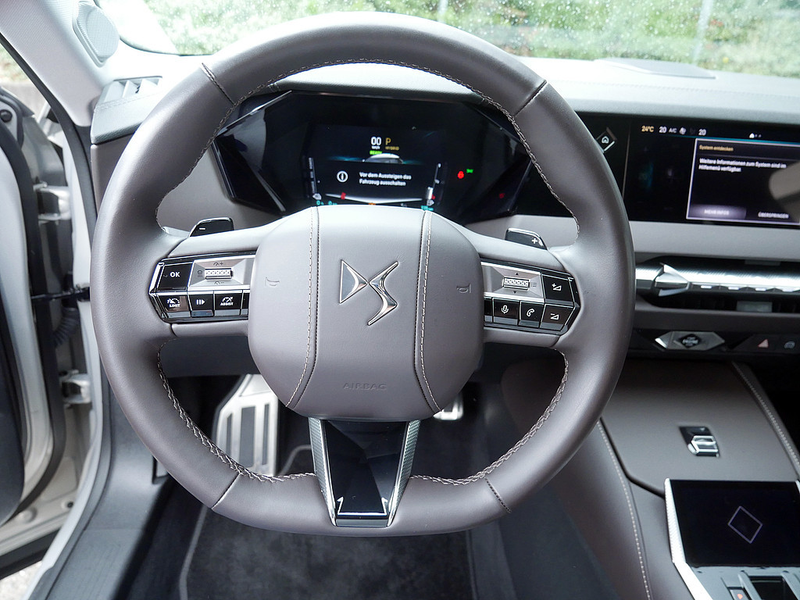 DS Automobiles DS 4 E-TENSE 225 La Premiere MATRIX-LED 360° — photo 11