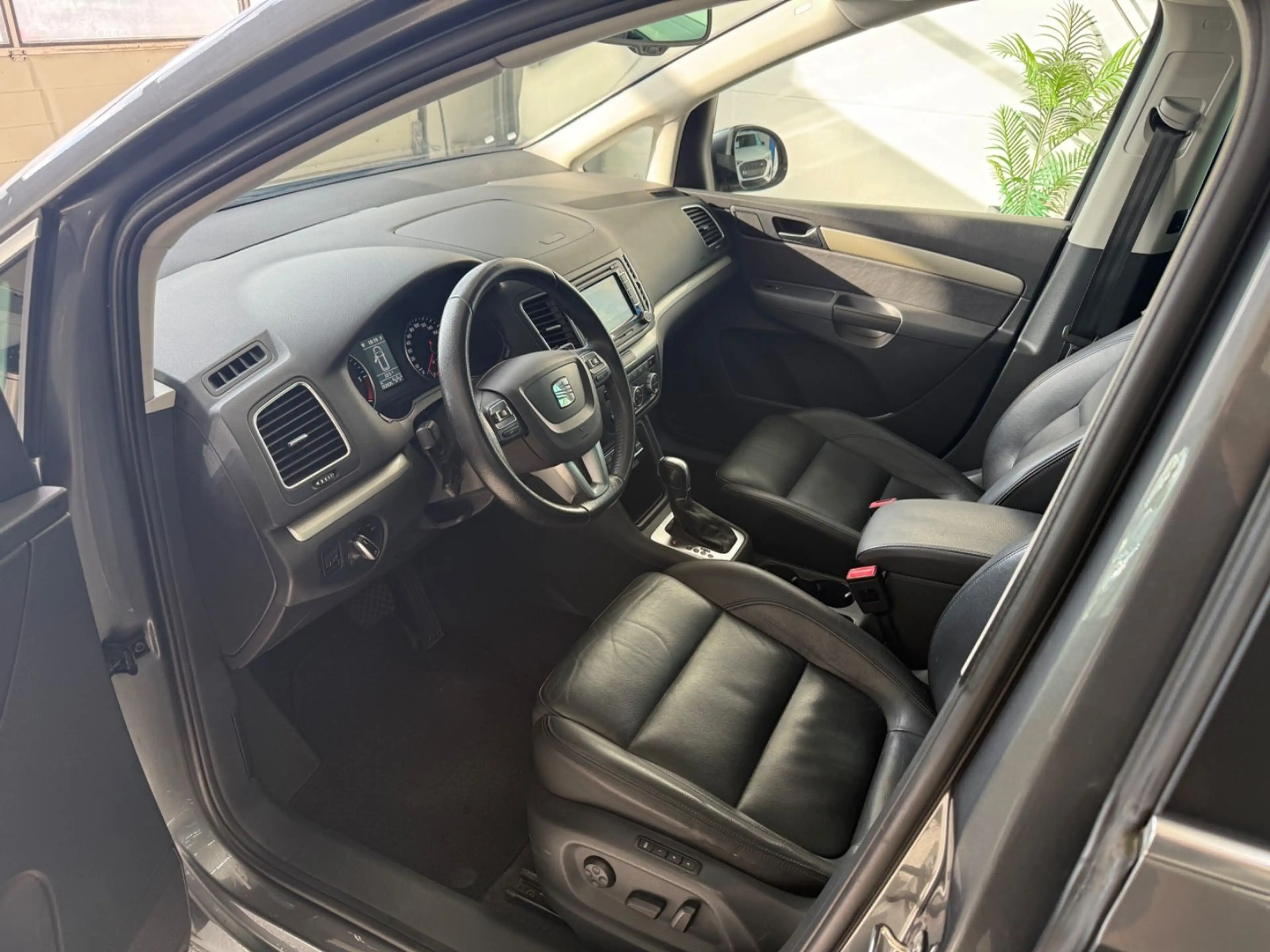 SEAT Alhambra 2.0 TDI*7-SITZ*AUTOM*CAM*BI-XN*NAV*MMRY — photo 12