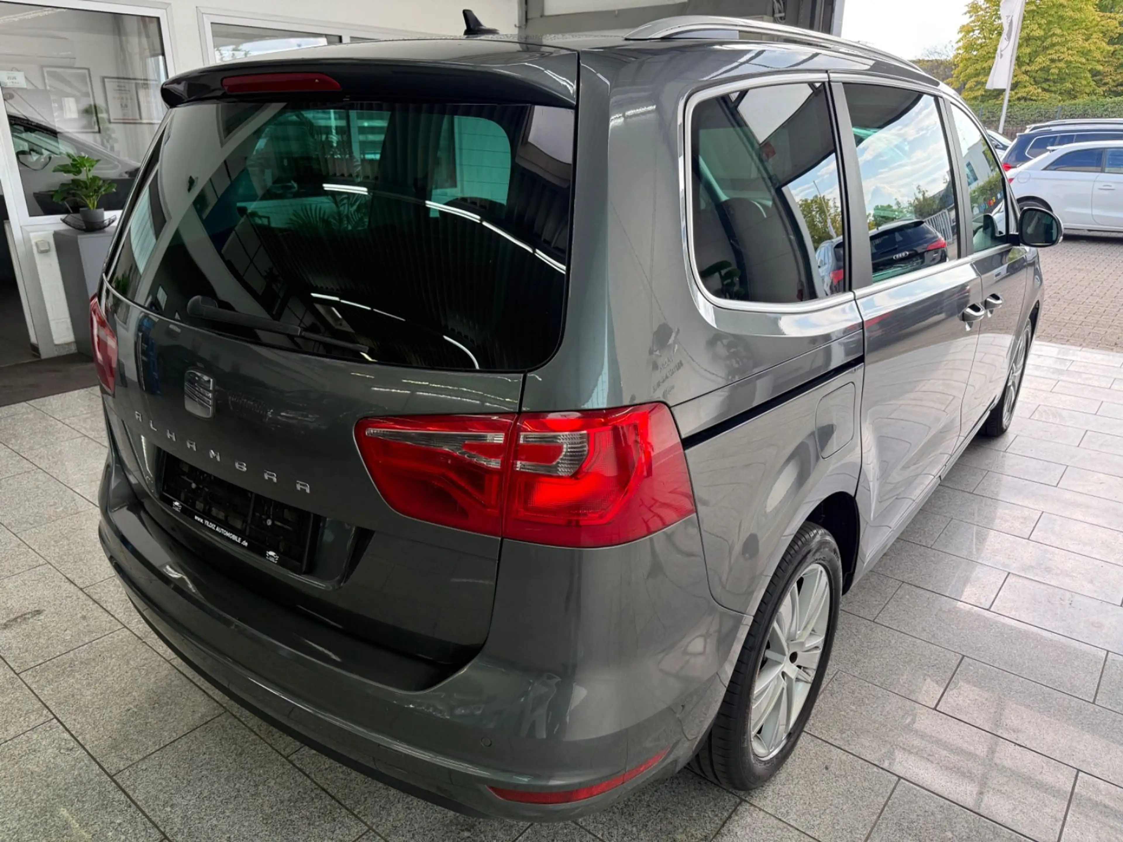 SEAT Alhambra 2.0 TDI*7-SITZ*AUTOM*CAM*BI-XN*NAV*MMRY — photo 7