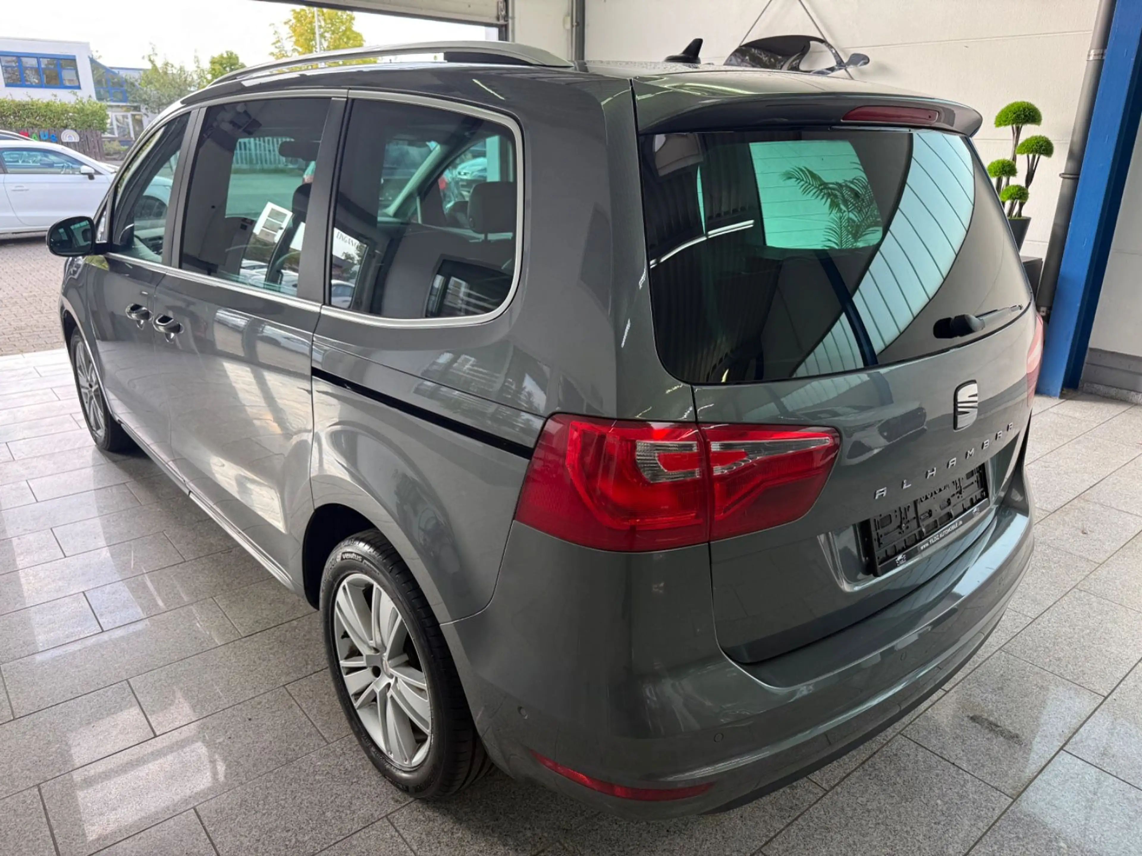 SEAT Alhambra 2.0 TDI*7-SITZ*AUTOM*CAM*BI-XN*NAV*MMRY — photo 9