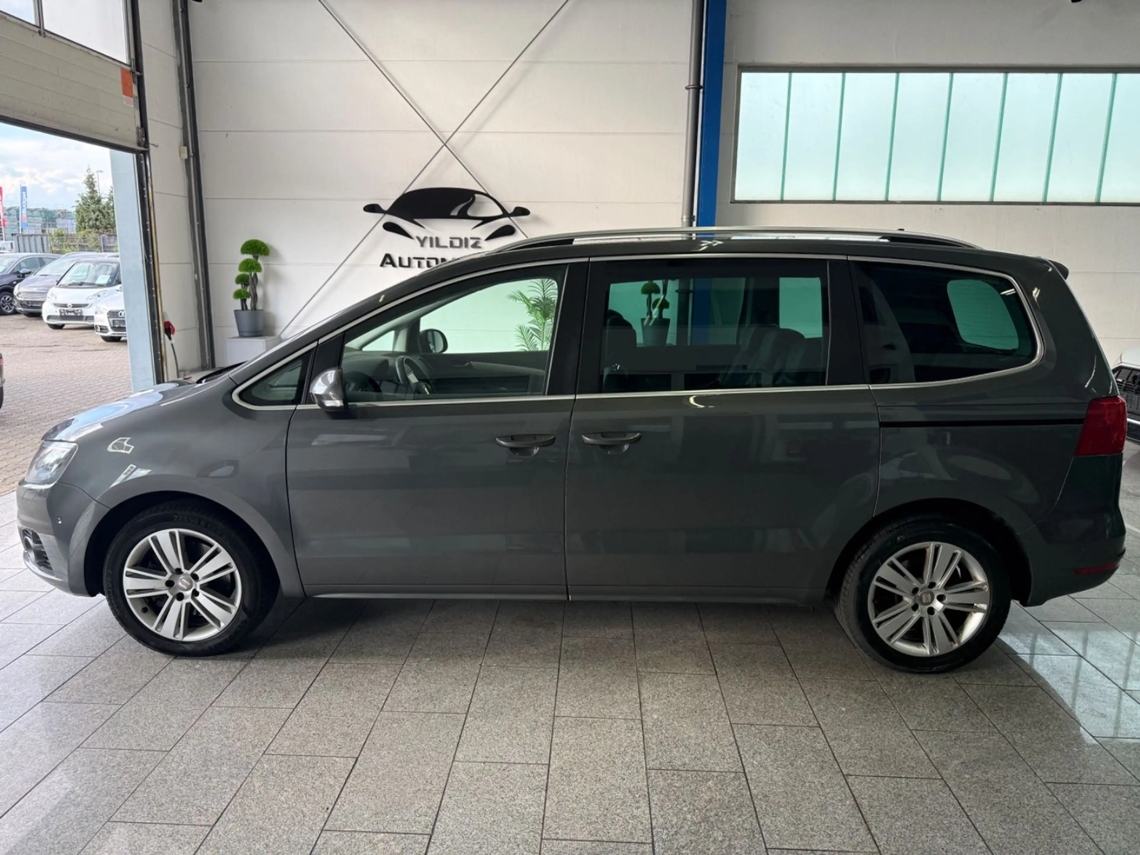 SEAT Alhambra 2.0 TDI*7-SITZ*AUTOM*CAM*BI-XN*NAV*MMRY — photo 10