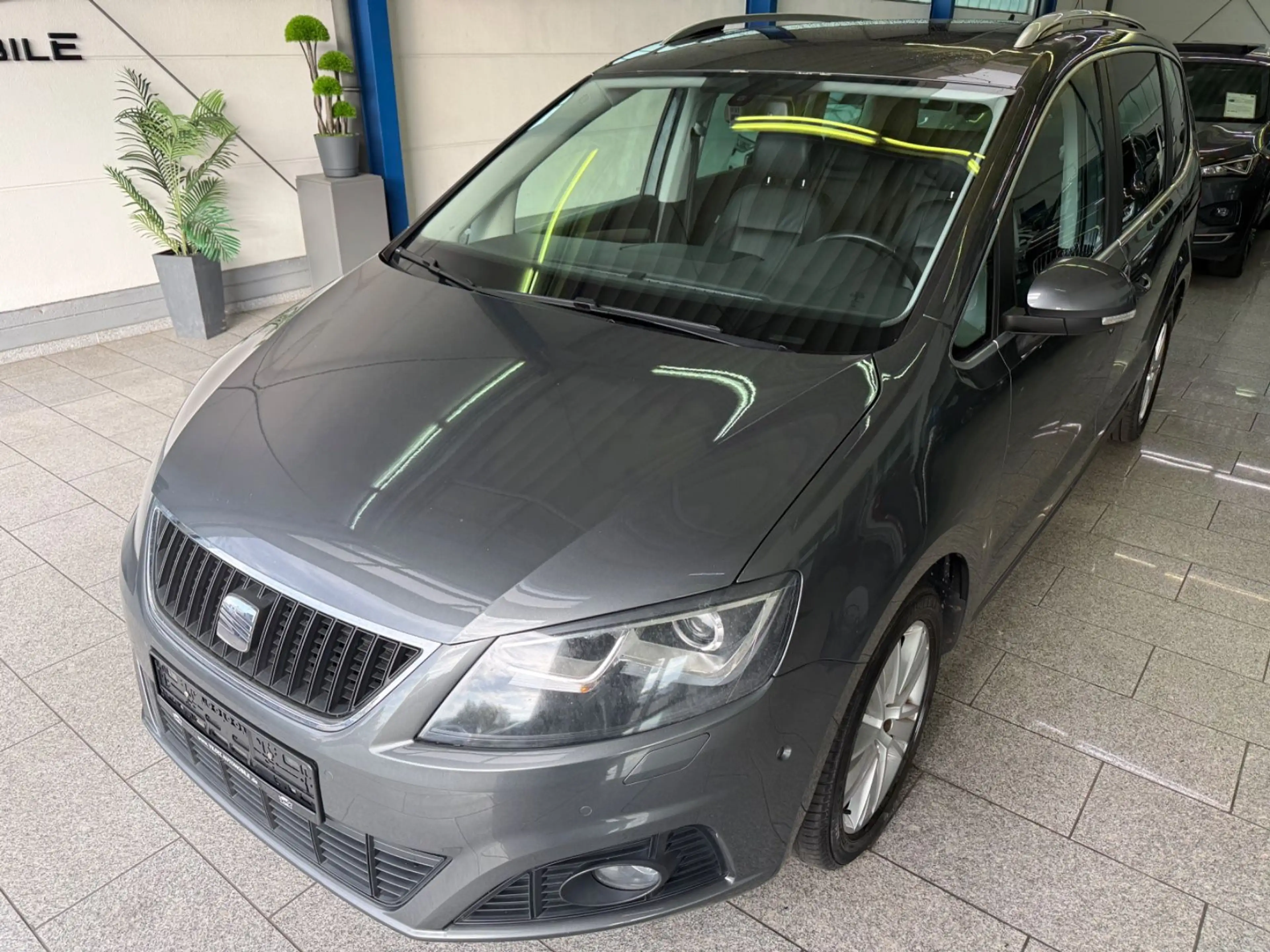 SEAT Alhambra 2.0 TDI*7-SITZ*AUTOM*CAM*BI-XN*NAV*MMRY — photo 2