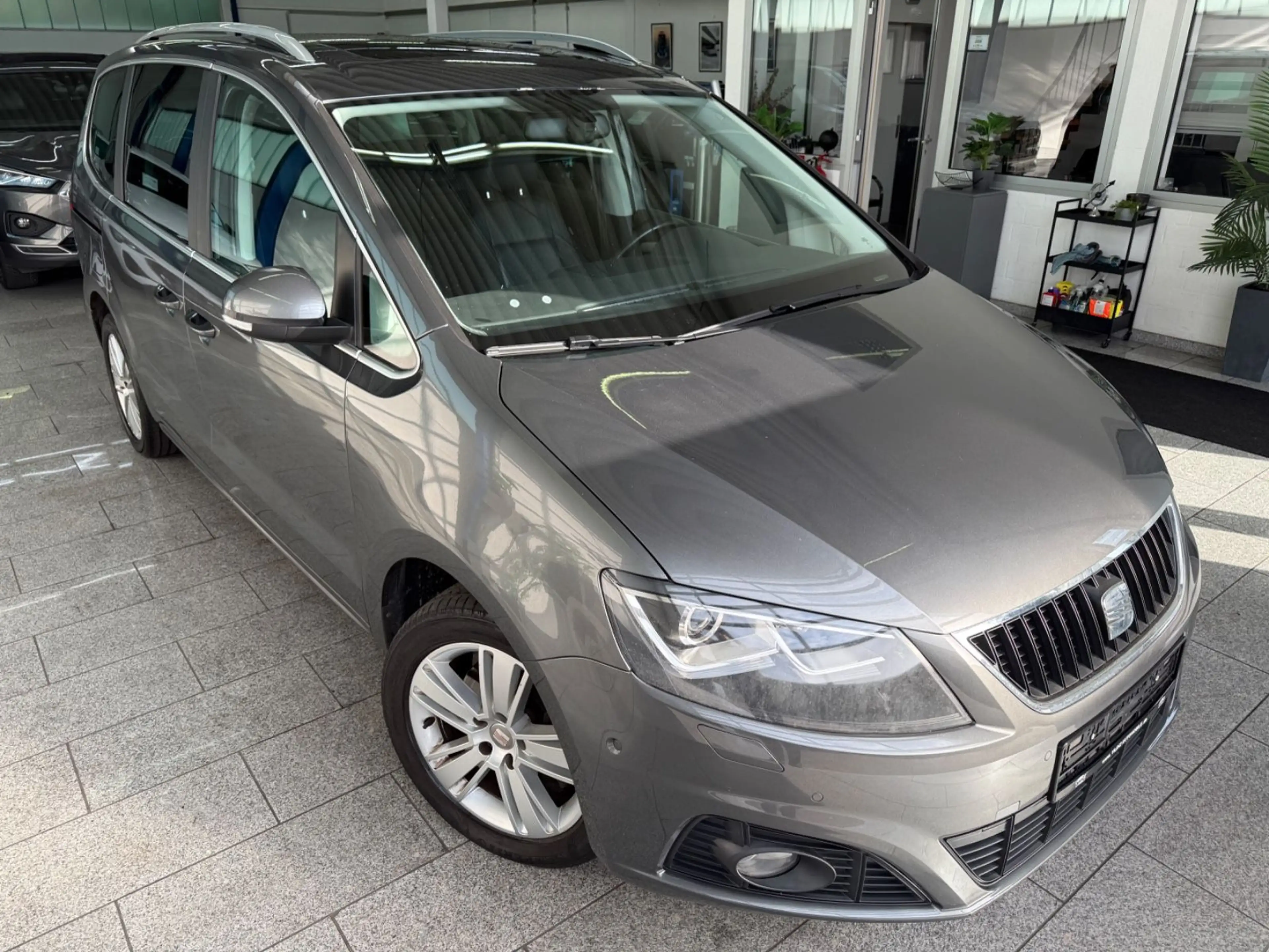 SEAT Alhambra 2.0 TDI*7-SITZ*AUTOM*CAM*BI-XN*NAV*MMRY — photo 4
