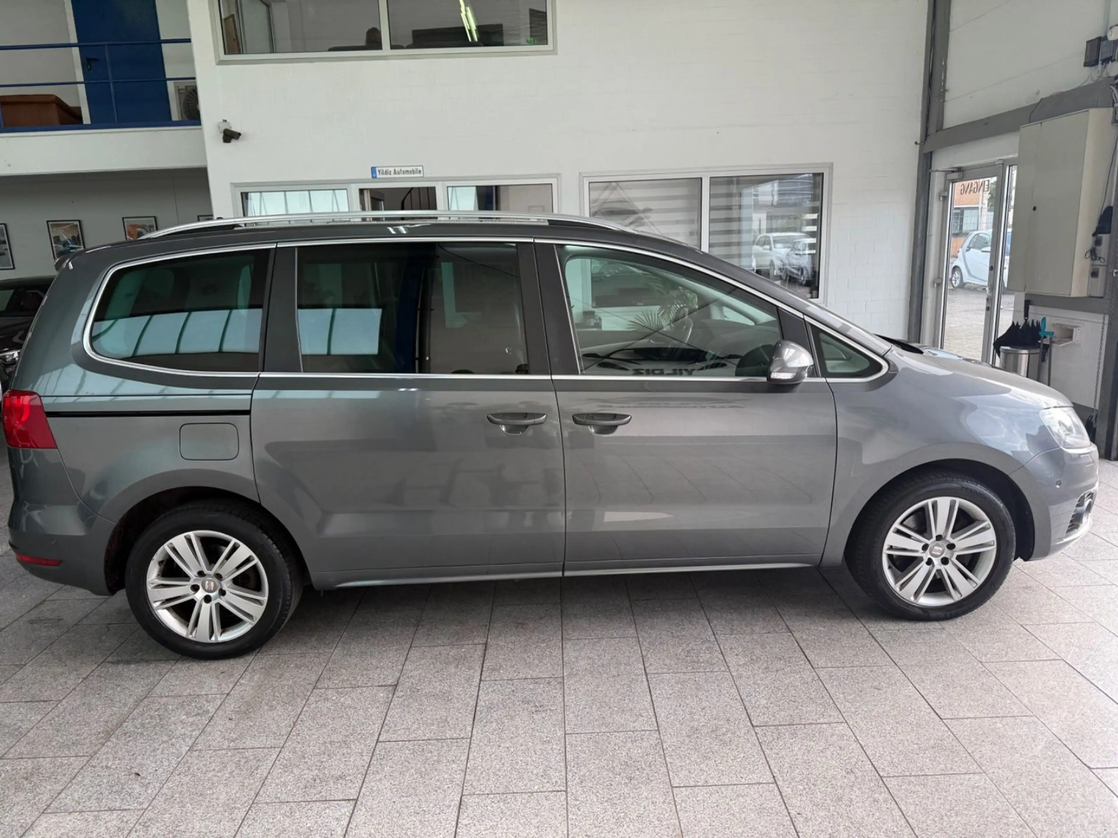 SEAT Alhambra 2.0 TDI*7-SITZ*AUTOM*CAM*BI-XN*NAV*MMRY — photo 6