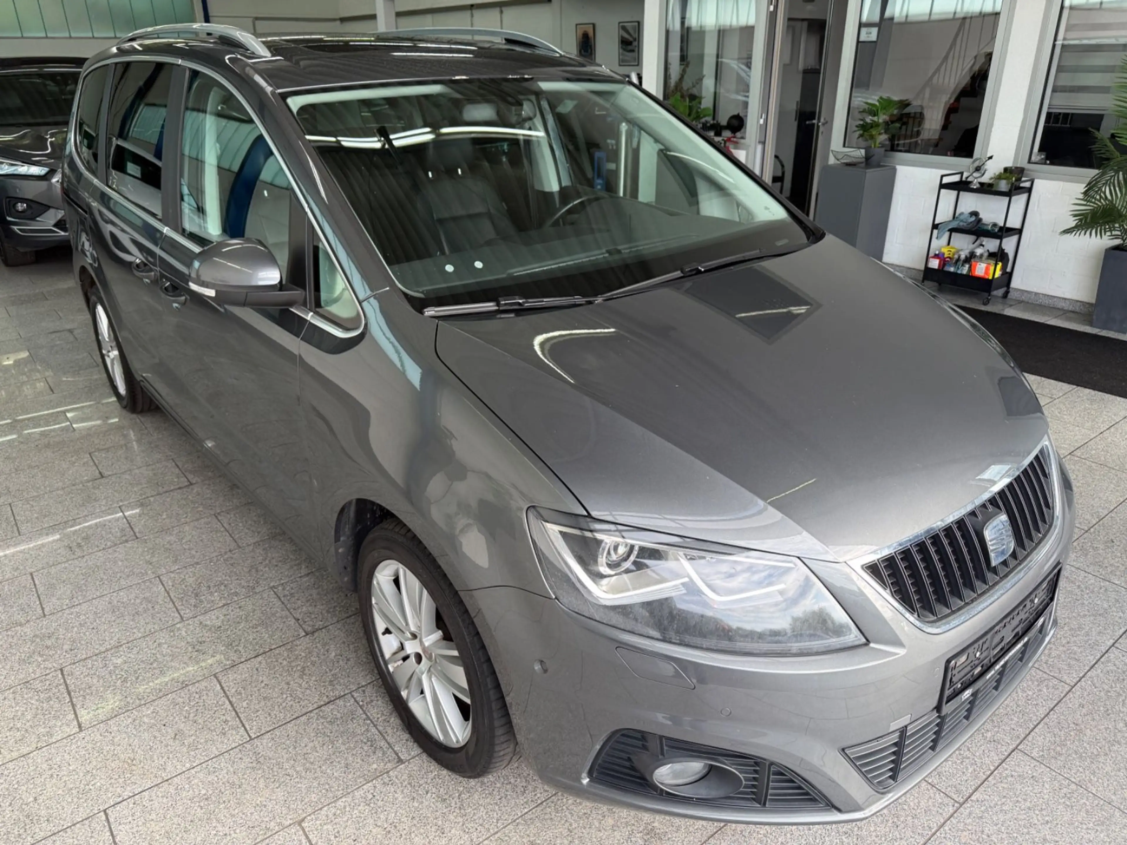 SEAT Alhambra 2.0 TDI*7-SITZ*AUTOM*CAM*BI-XN*NAV*MMRY — photo 5