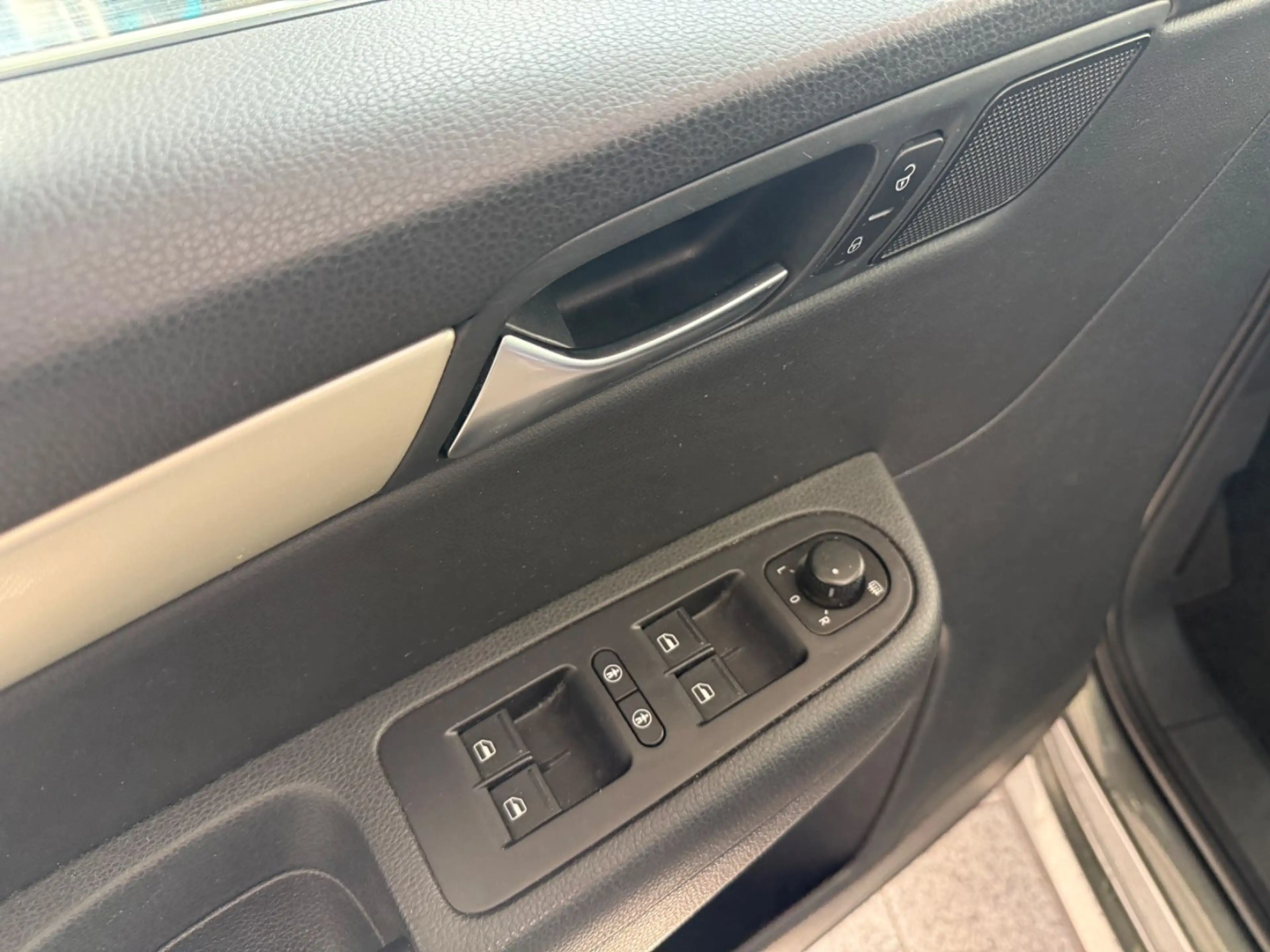 SEAT Alhambra 2.0 TDI*7-SITZ*AUTOM*CAM*BI-XN*NAV*MMRY — photo 11