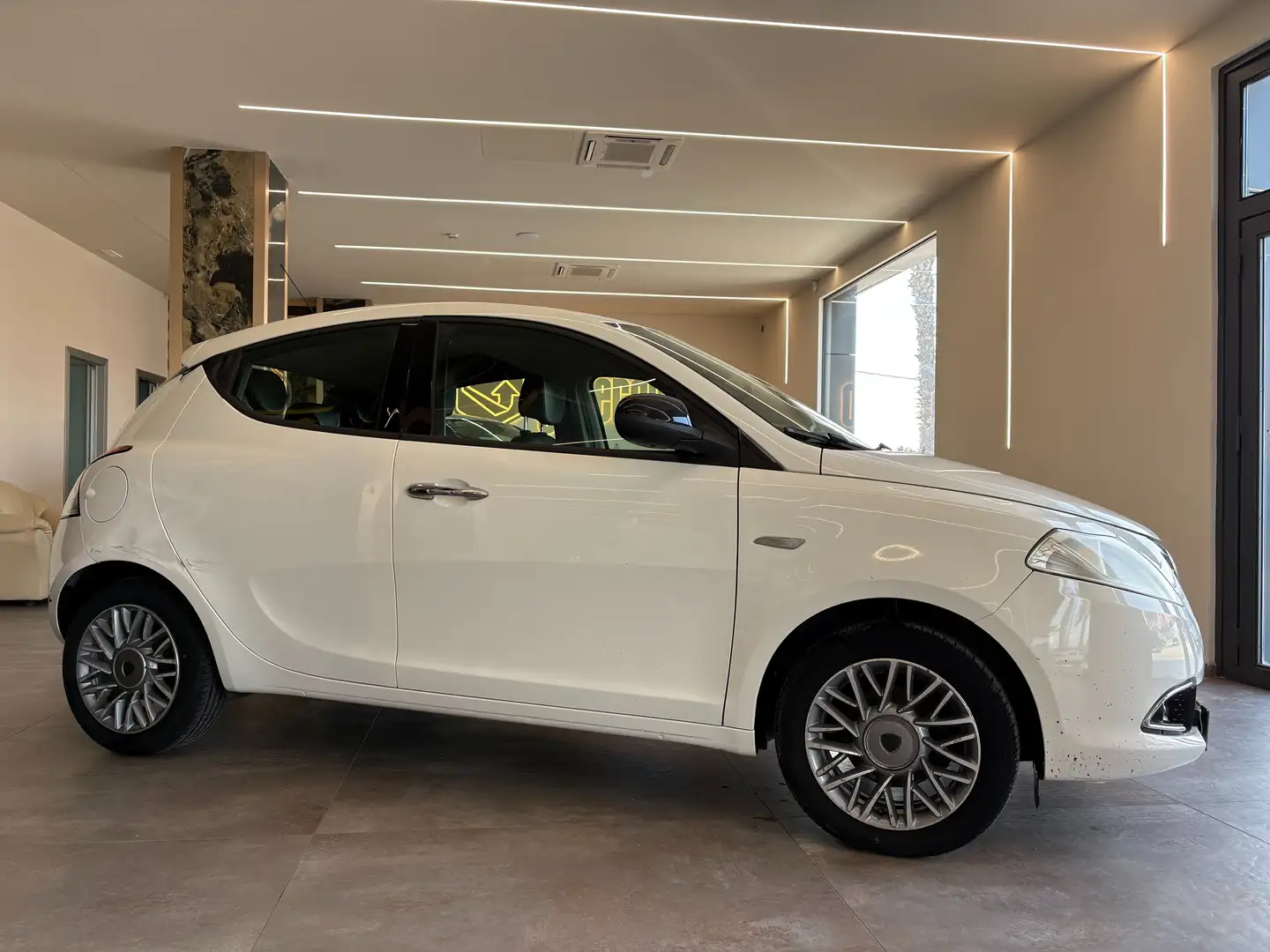 Lancia Ypsilon 1.2 8v Platinum Pelle Weiß - 2