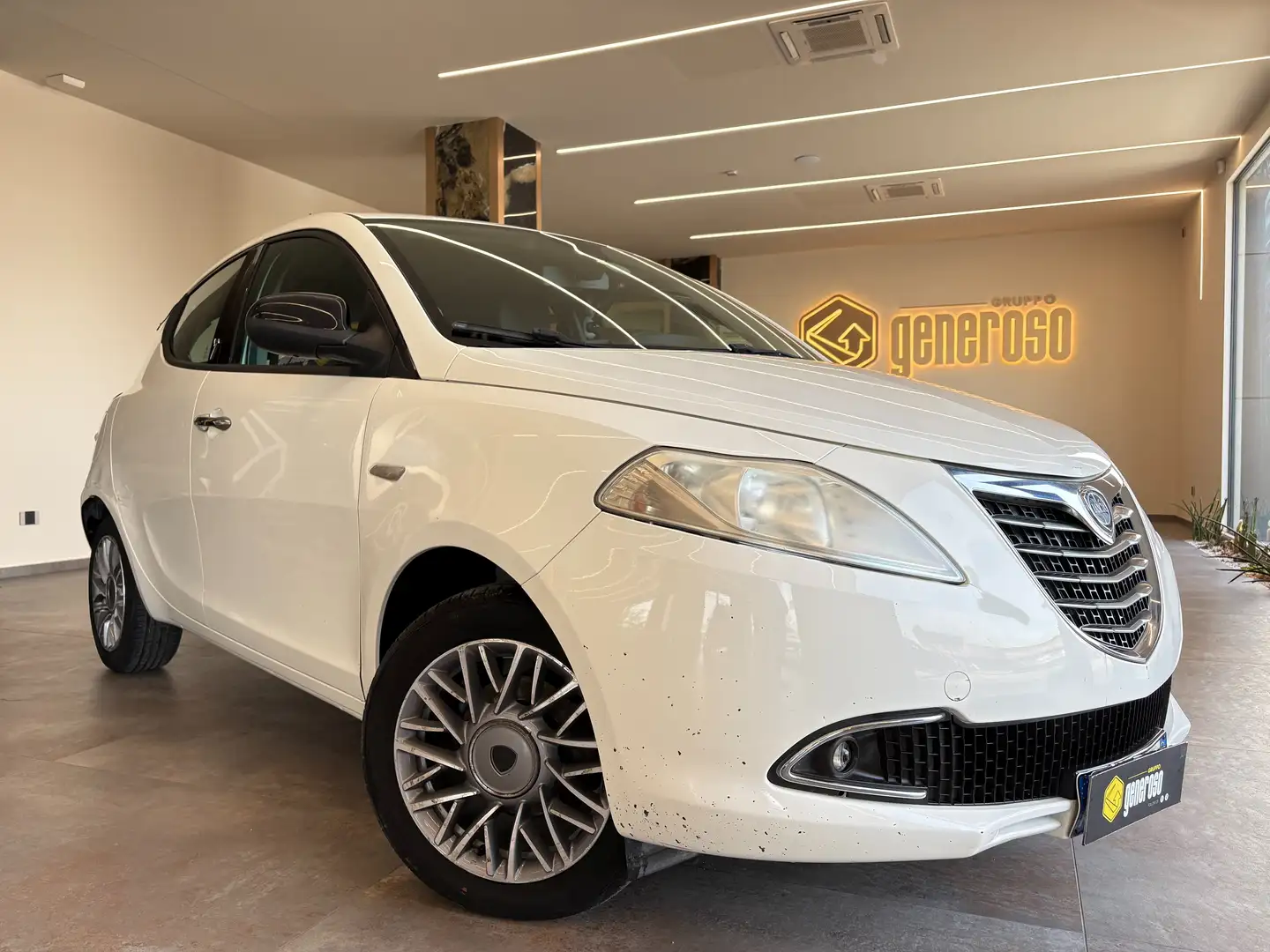 Lancia Ypsilon 1.2 8v Platinum Pelle Weiß - 1