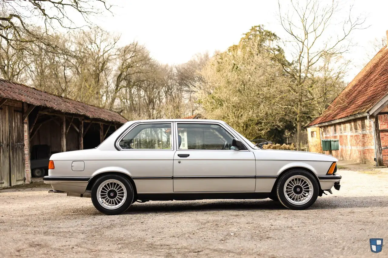 BMW 323i, foto 6