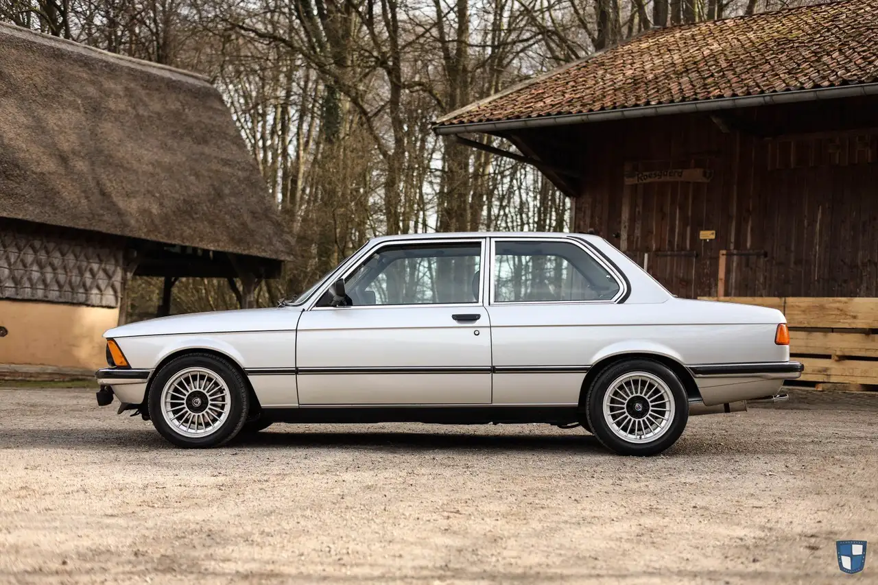 BMW 323i, foto 5