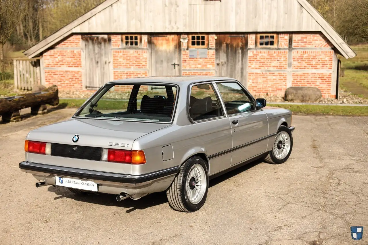 BMW 323i, foto 4