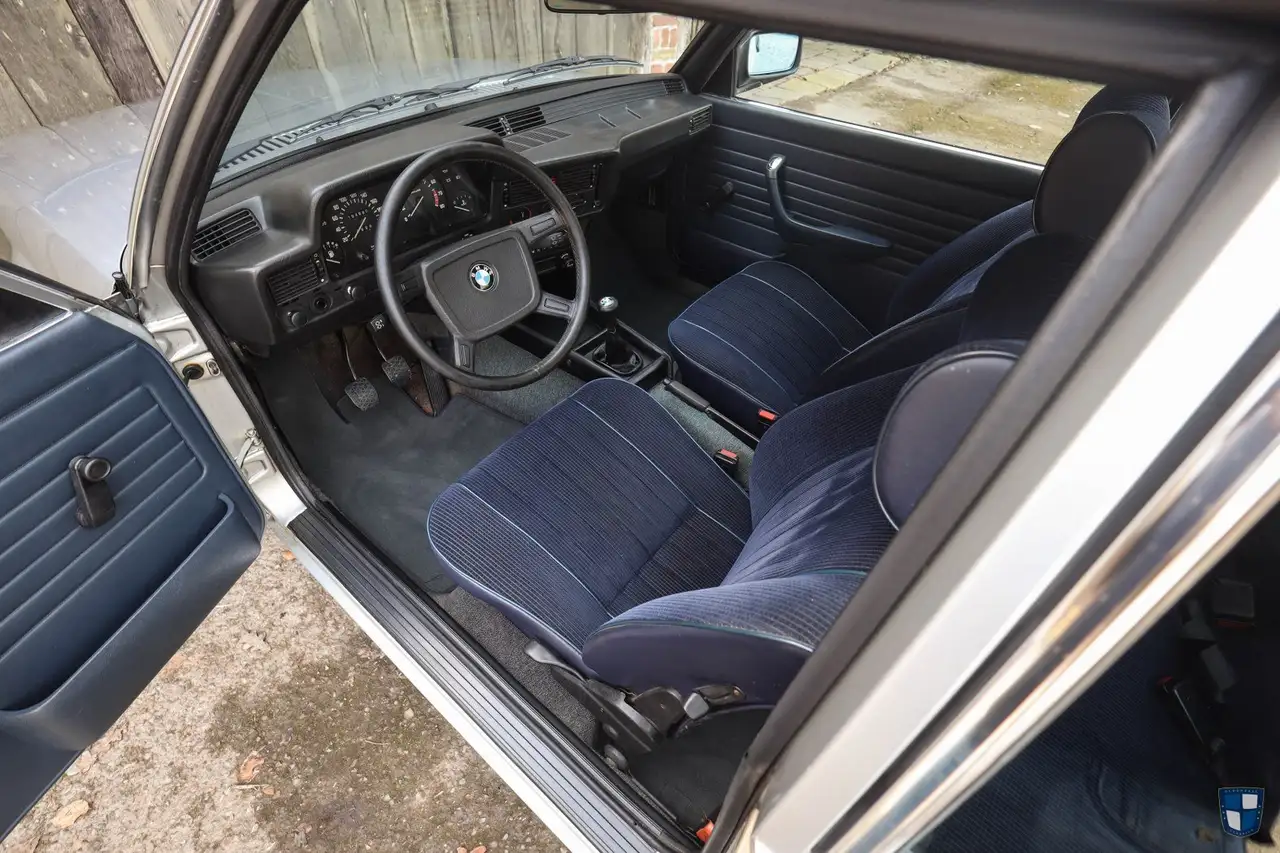 BMW 323i, foto 8