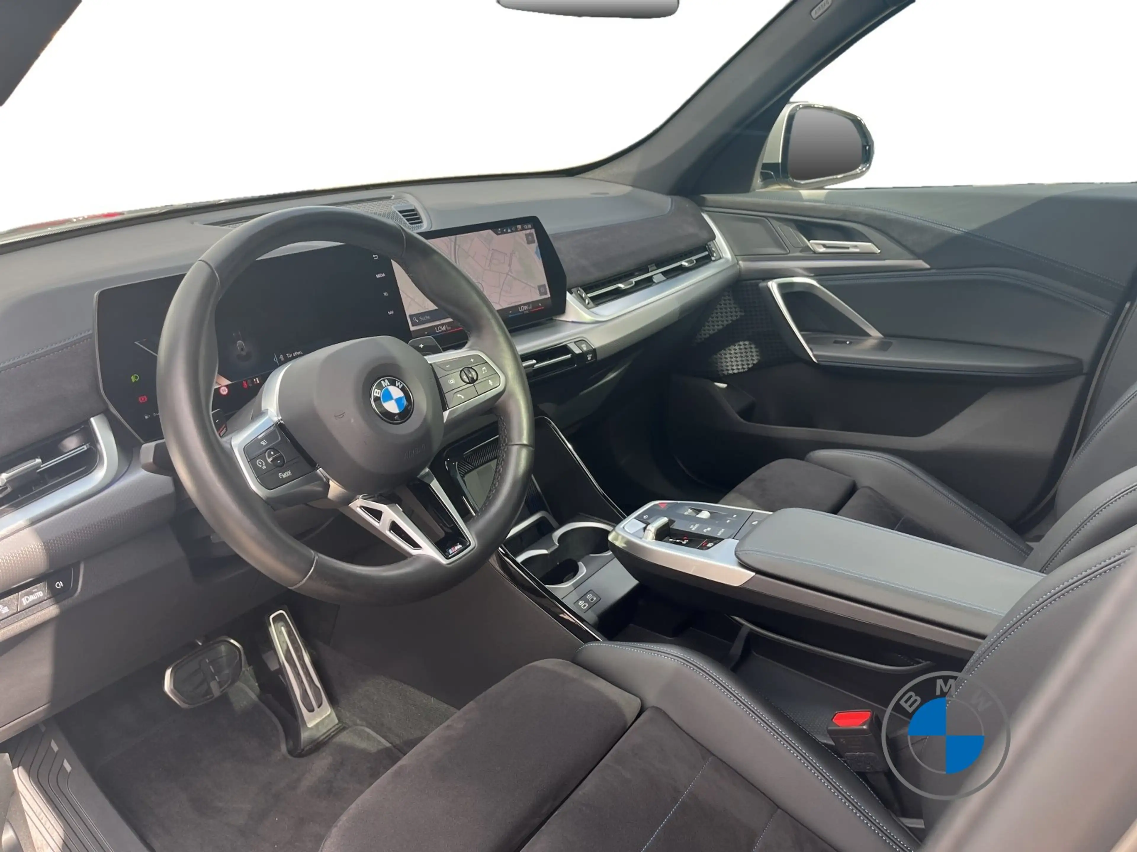 BMW X1 sDrive20i M Sport Pro 19" AHK Pano LED — photo 9