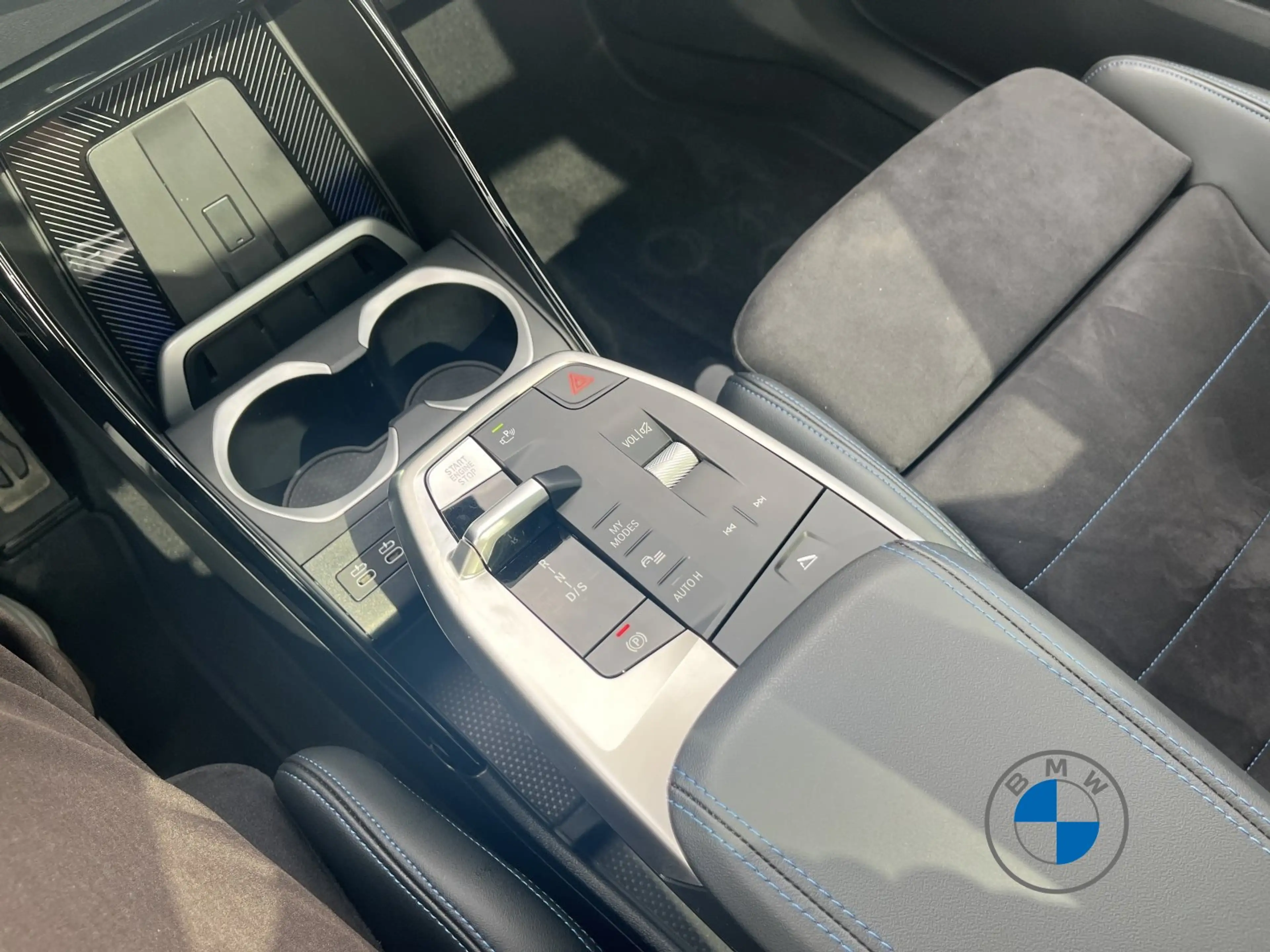 BMW X1 sDrive20i M Sport Pro 19" AHK Pano LED — photo 14