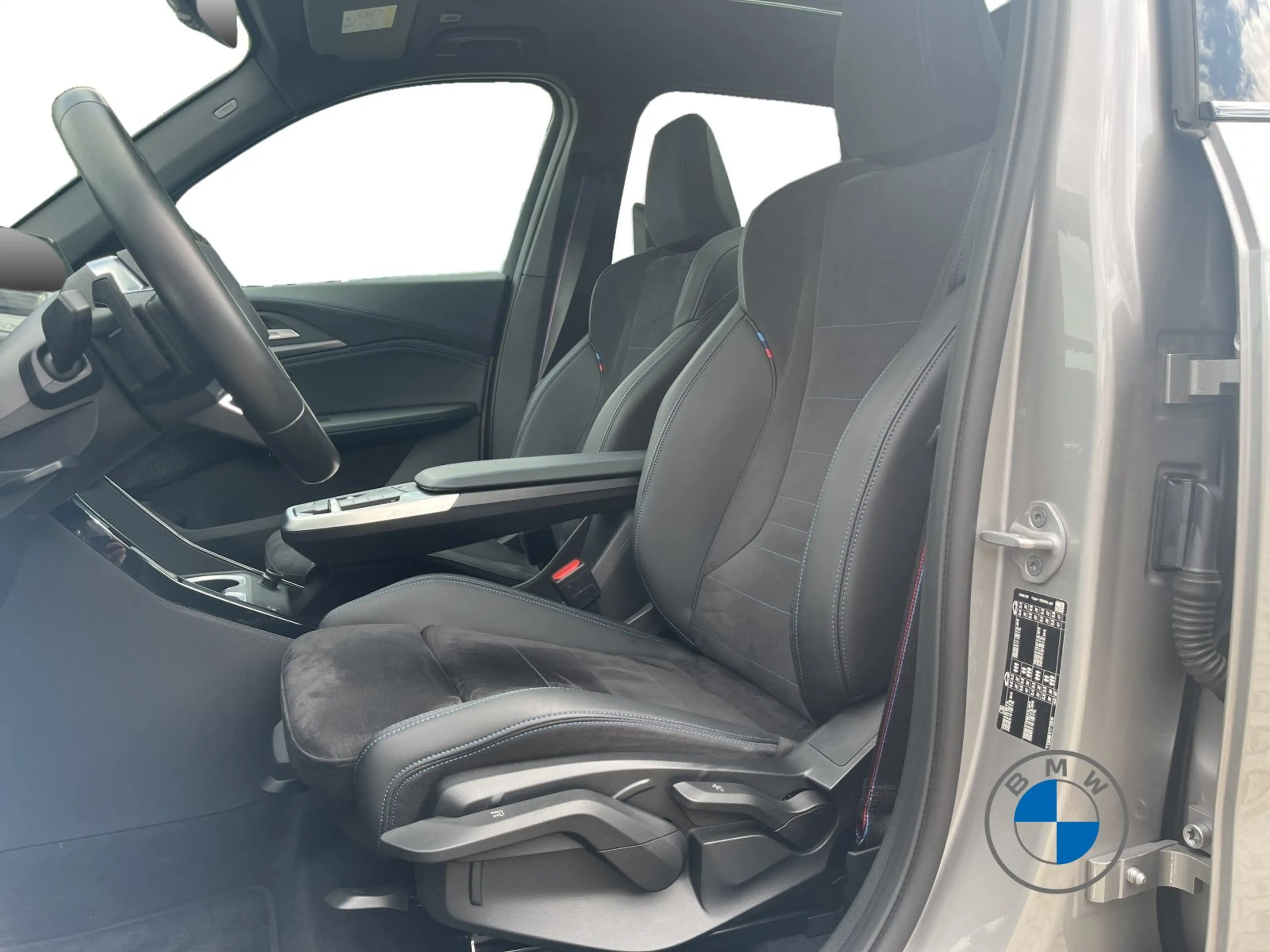BMW X1 sDrive20i M Sport Pro 19" AHK Pano LED — photo 10