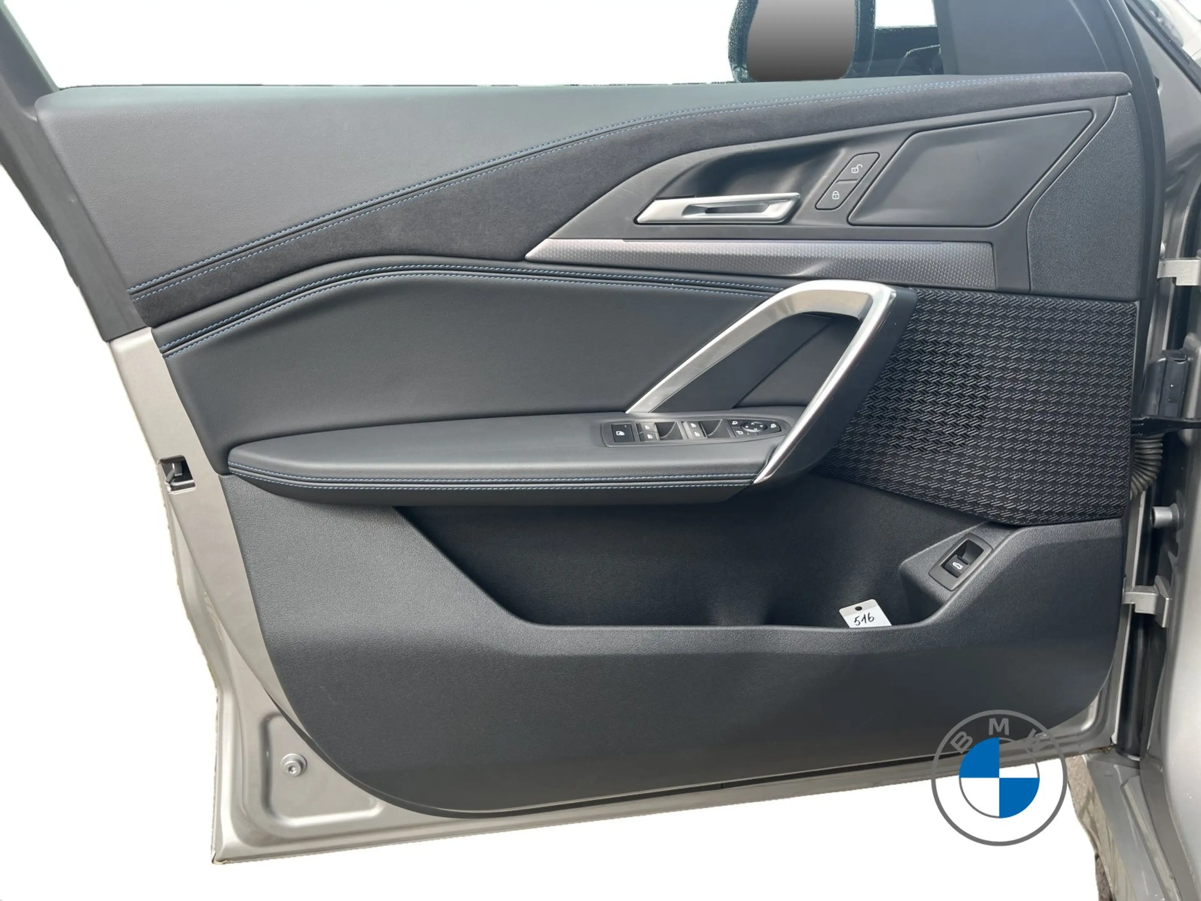 BMW X1 sDrive20i M Sport Pro 19" AHK Pano LED — photo 11