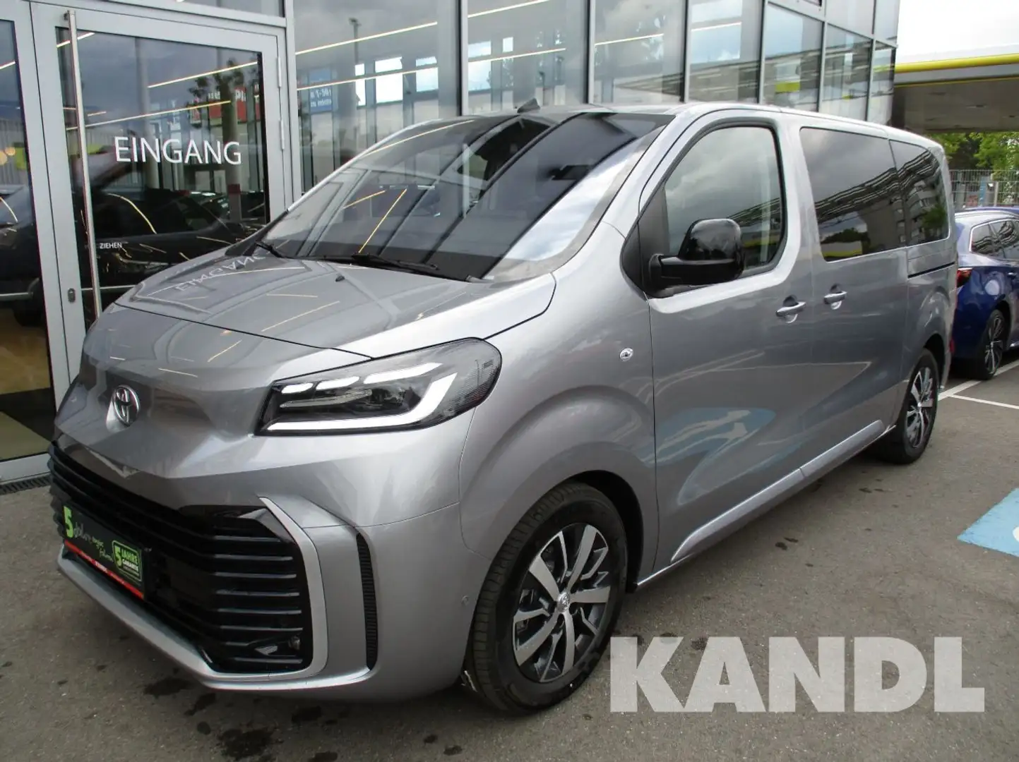 Toyota Proace Verso 2.2 D-4D L1 Teamplayer Navi+SHZ+PDC Silber - 1
