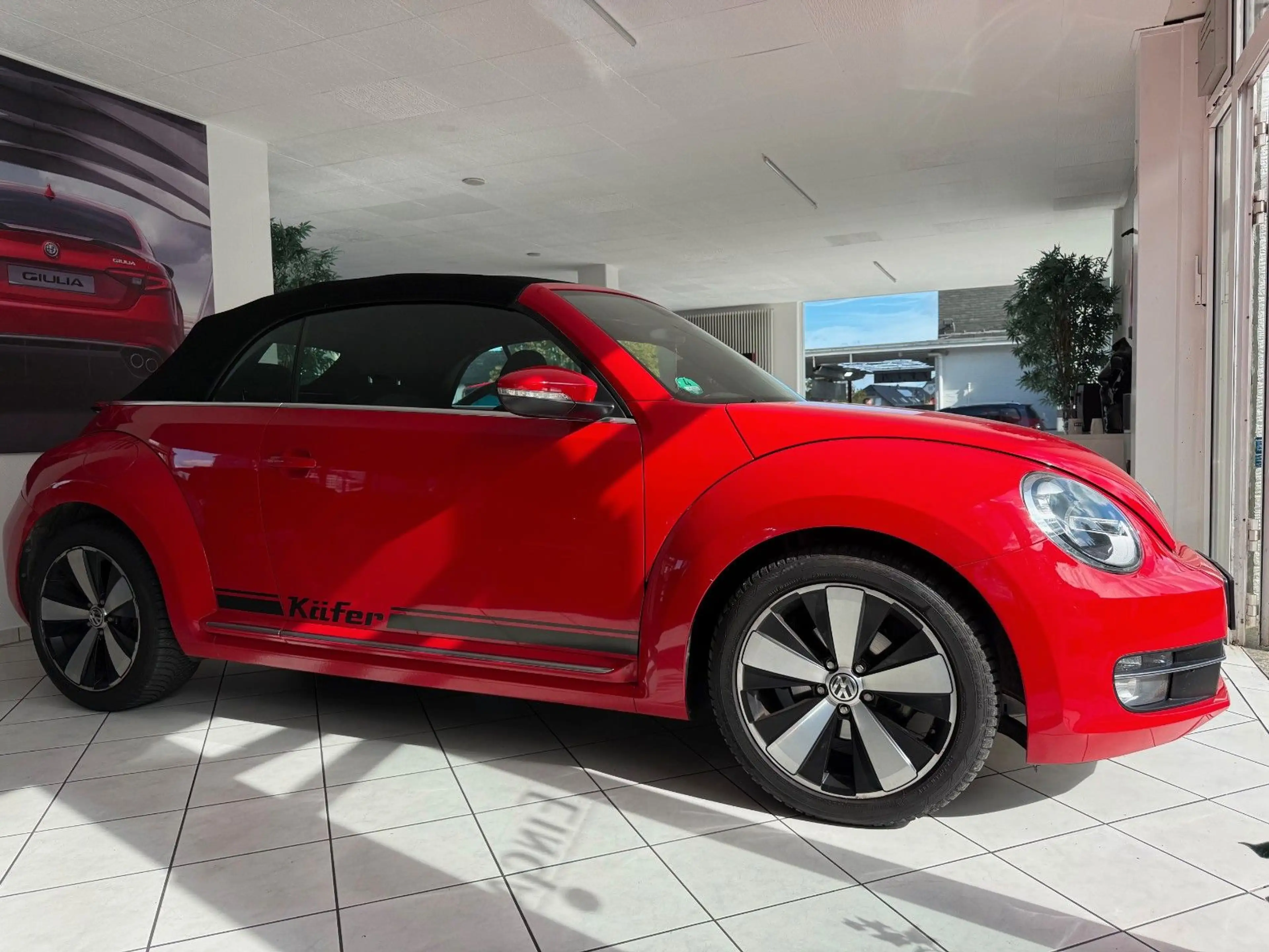 Volkswagen Beetle Cabriolet 1.2 TSI Design BMT — photo 3