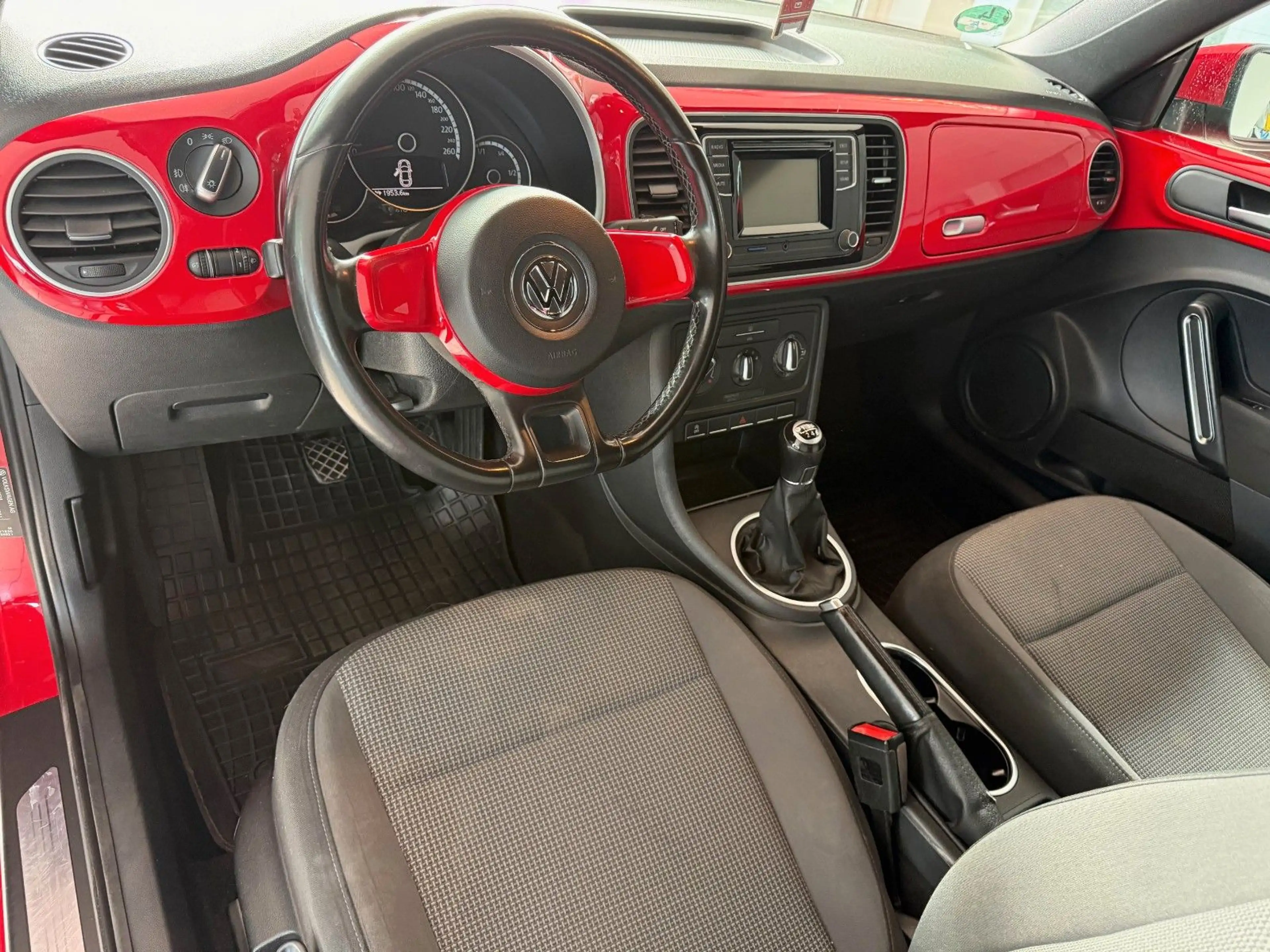 Volkswagen Beetle Cabriolet 1.2 TSI Design BMT — photo 6