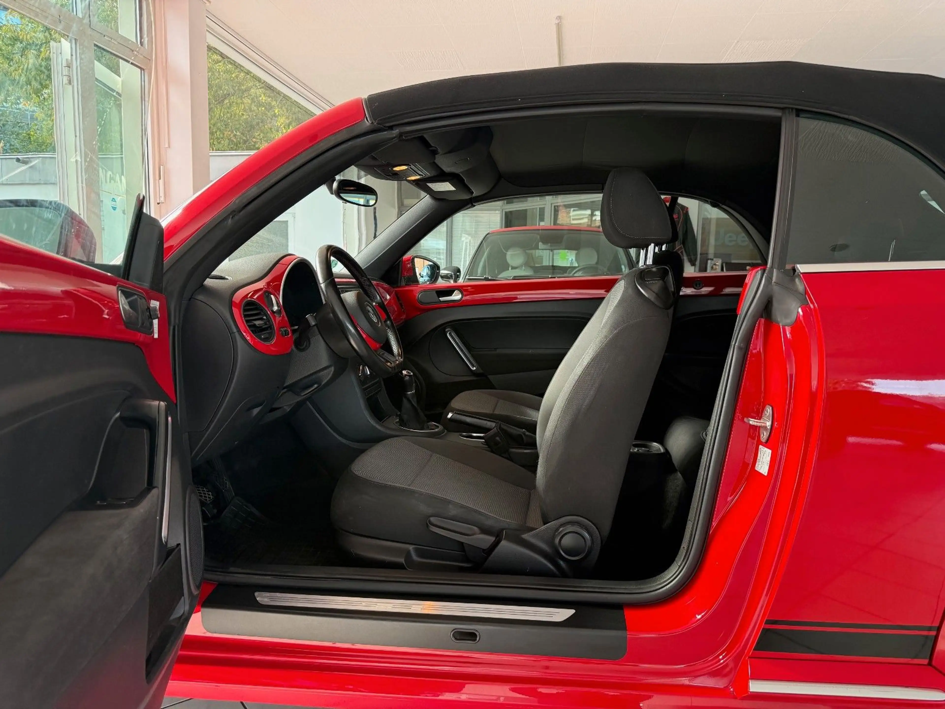 Volkswagen Beetle Cabriolet 1.2 TSI Design BMT — photo 5