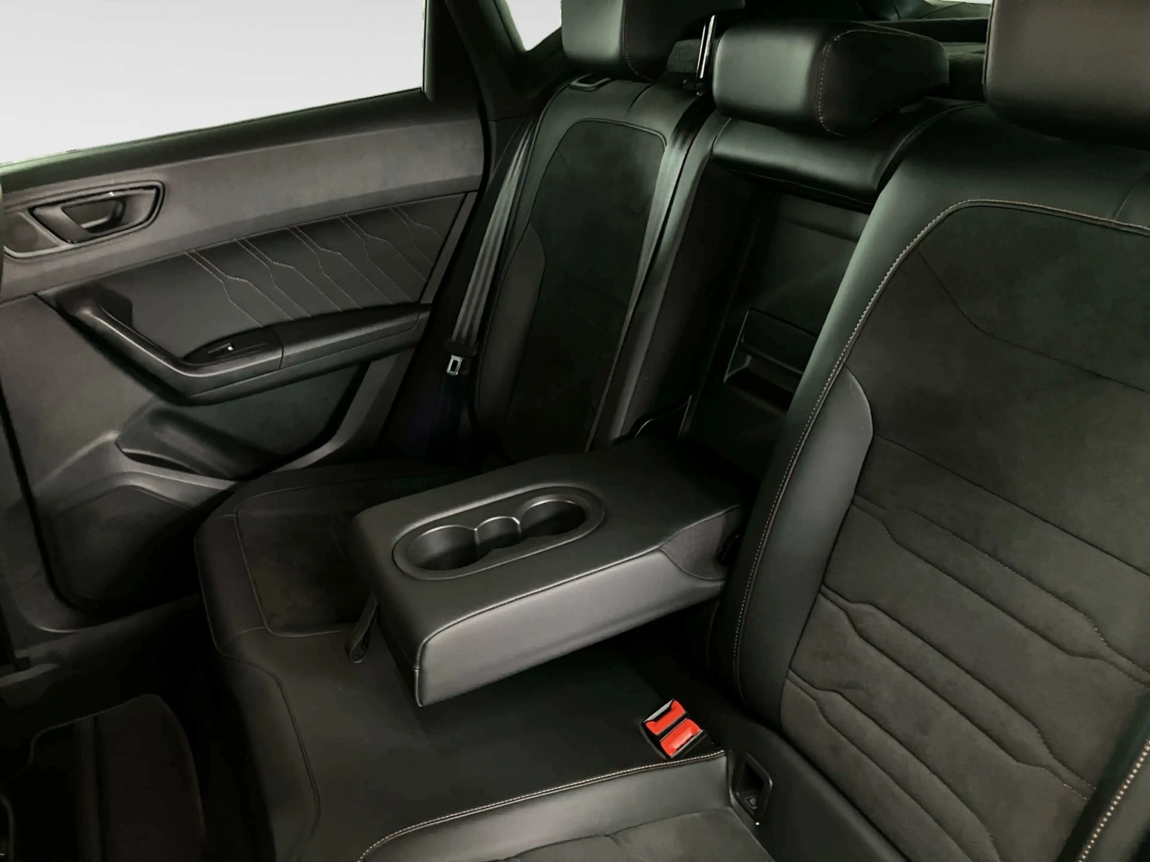 CUPRA Ateca 2.0 TSI DSG VZ AHK Pano LED Kamera — photo 9