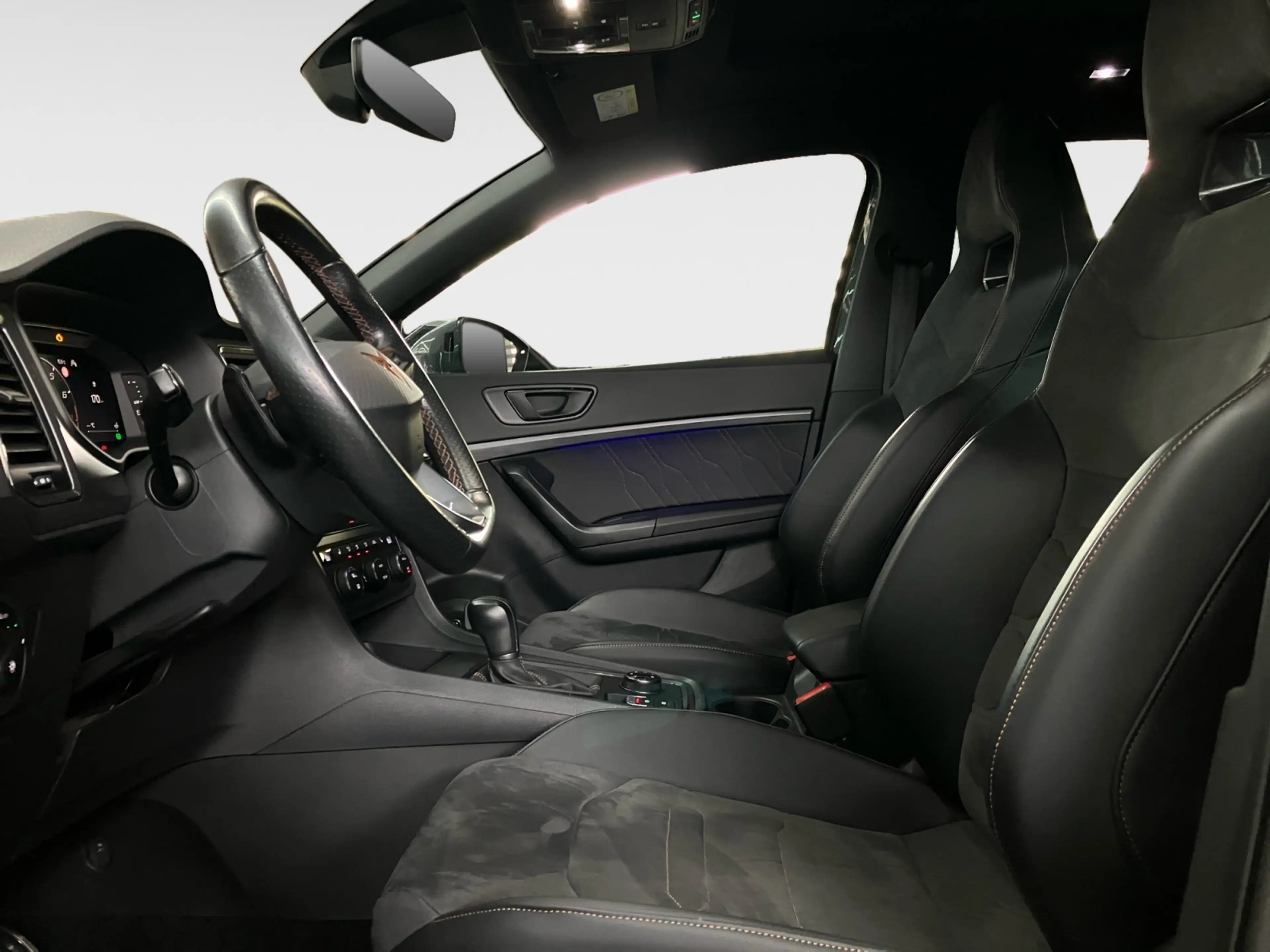 CUPRA Ateca 2.0 TSI DSG VZ AHK Pano LED Kamera — photo 8