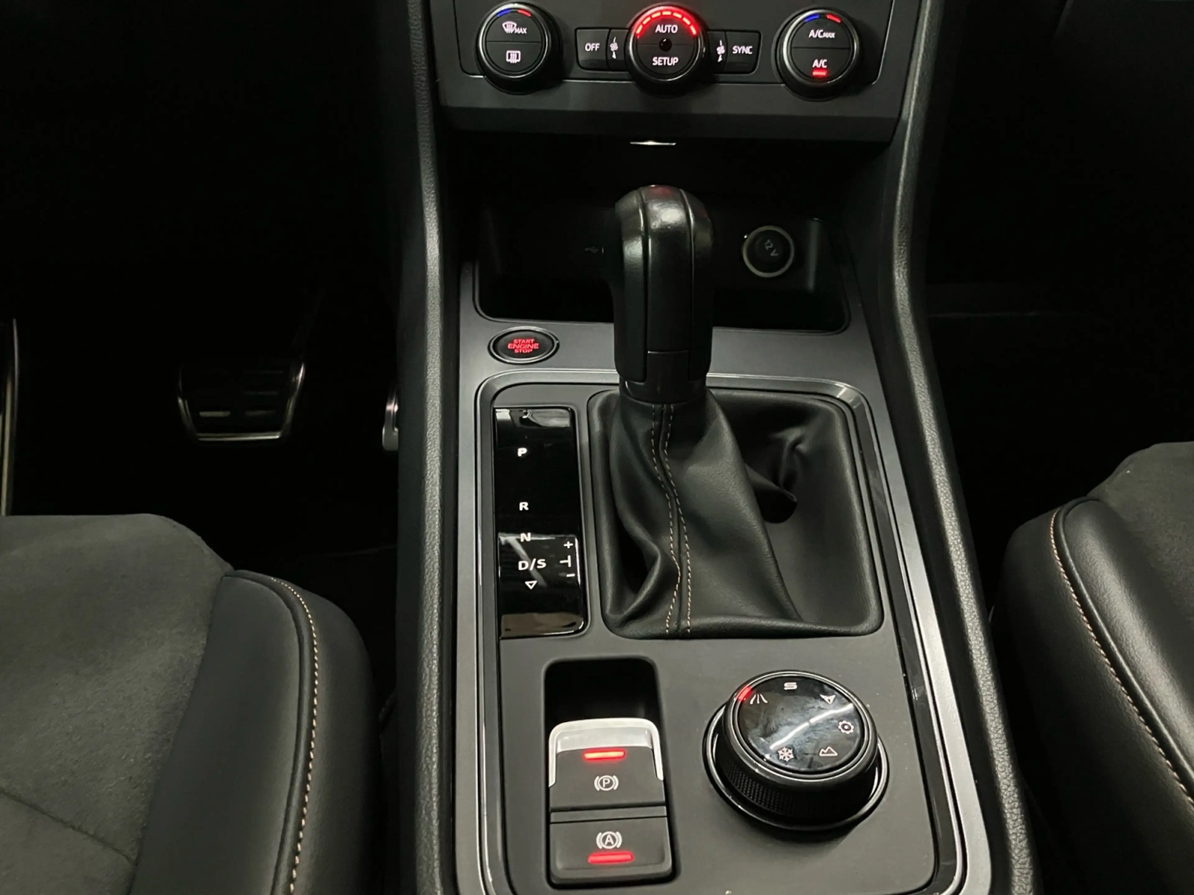 CUPRA Ateca 2.0 TSI DSG VZ AHK Pano LED Kamera — photo 15
