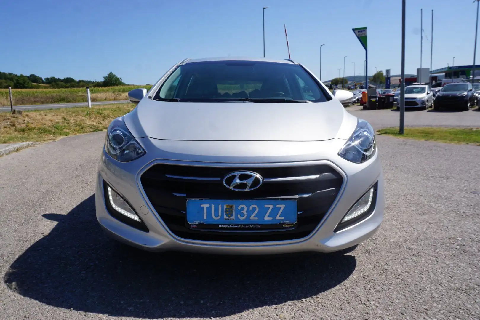 Hyundai i30 1.6 CRDi DPF Comfort Silber - 1