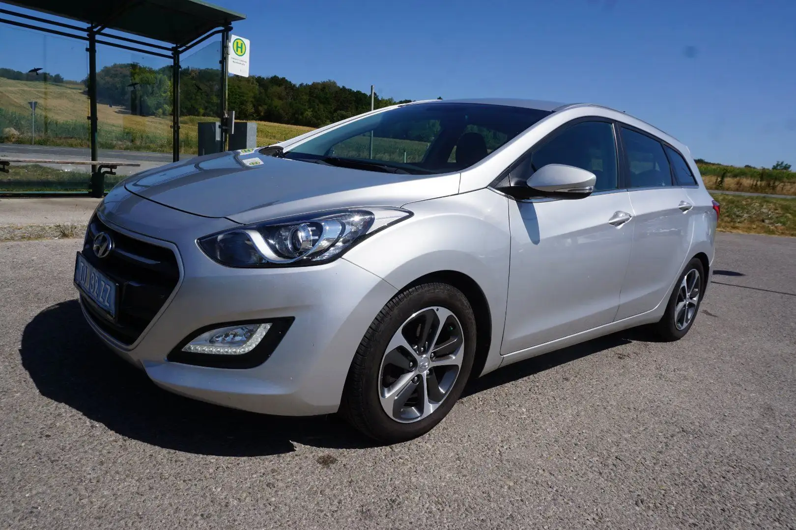 Hyundai i30 1.6 CRDi DPF Comfort Silber - 2